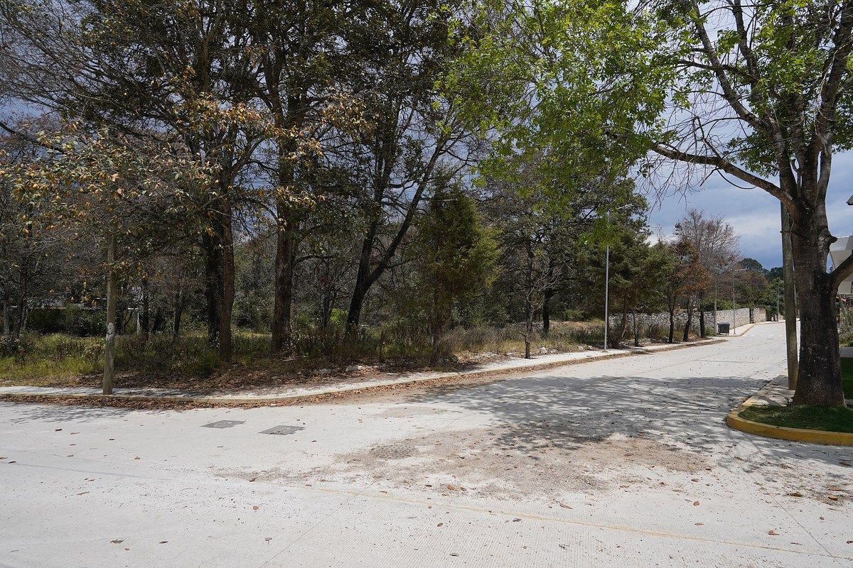 Terreno en venta de 1,221 m² en La Cañada