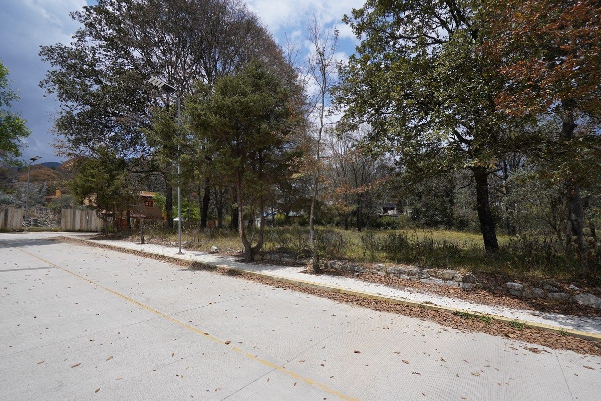 Terreno en venta de 1,221 m² en La Cañada
