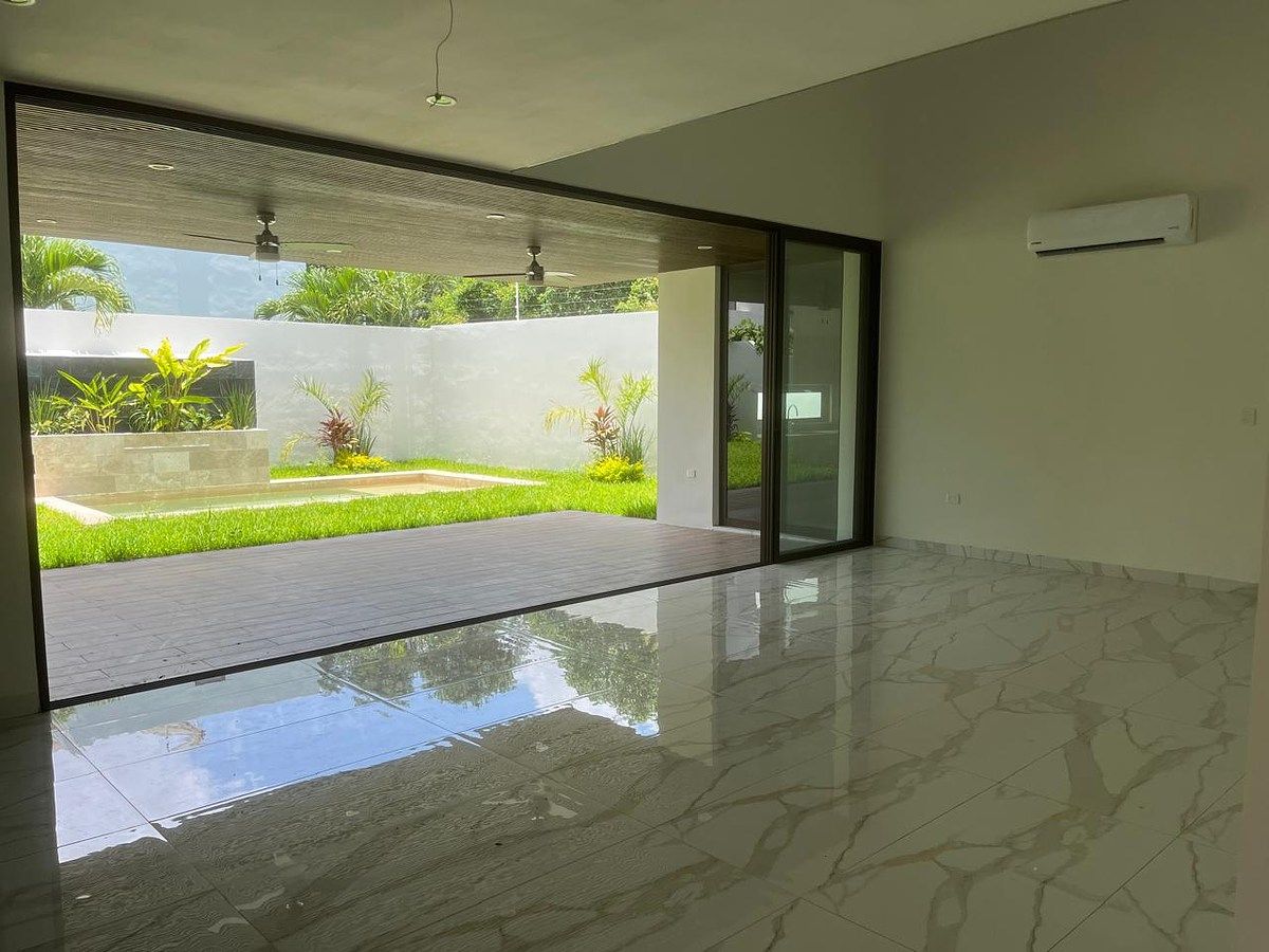 CASA EN VENTA EN PRIVADA PARQUE NATURA
