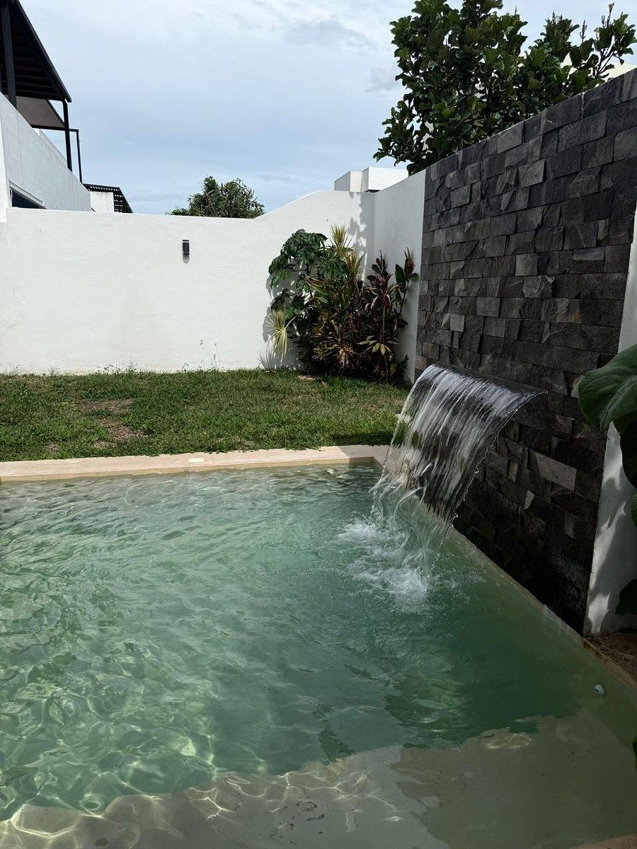 CASA EN VENTA EN PRIVADA PARQUE NATURA 4 HABITACIONES CON ALBERCA Y CASCADA