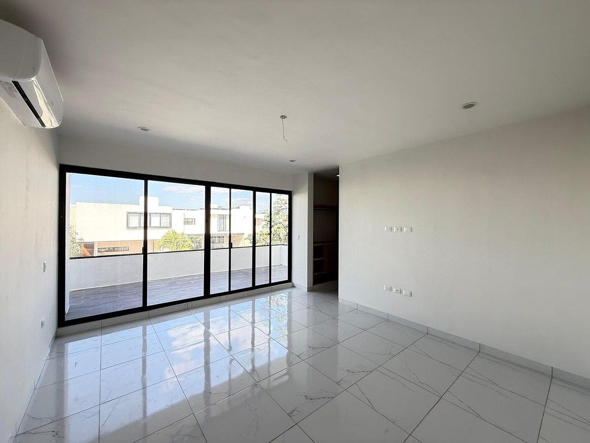 CASA EN VENTA EN PRIVADA PARQUE NATURA 4 HABITACIONES CON ALBERCA Y CASCADA
