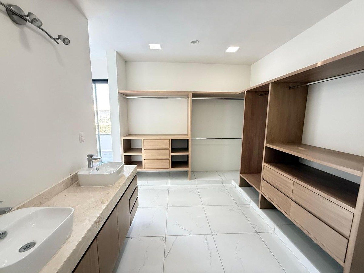 CASA EN VENTA EN PRIVADA PARQUE NATURA 4 HABITACIONES CON ALBERCA Y CASCADA