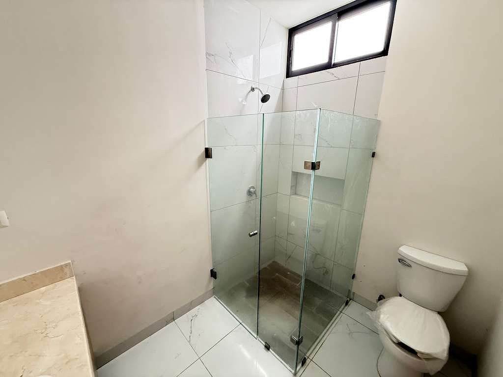 CASA EN VENTA EN PRIVADA PARQUE NATURA 4 HABITACIONES CON ALBERCA Y CASCADA