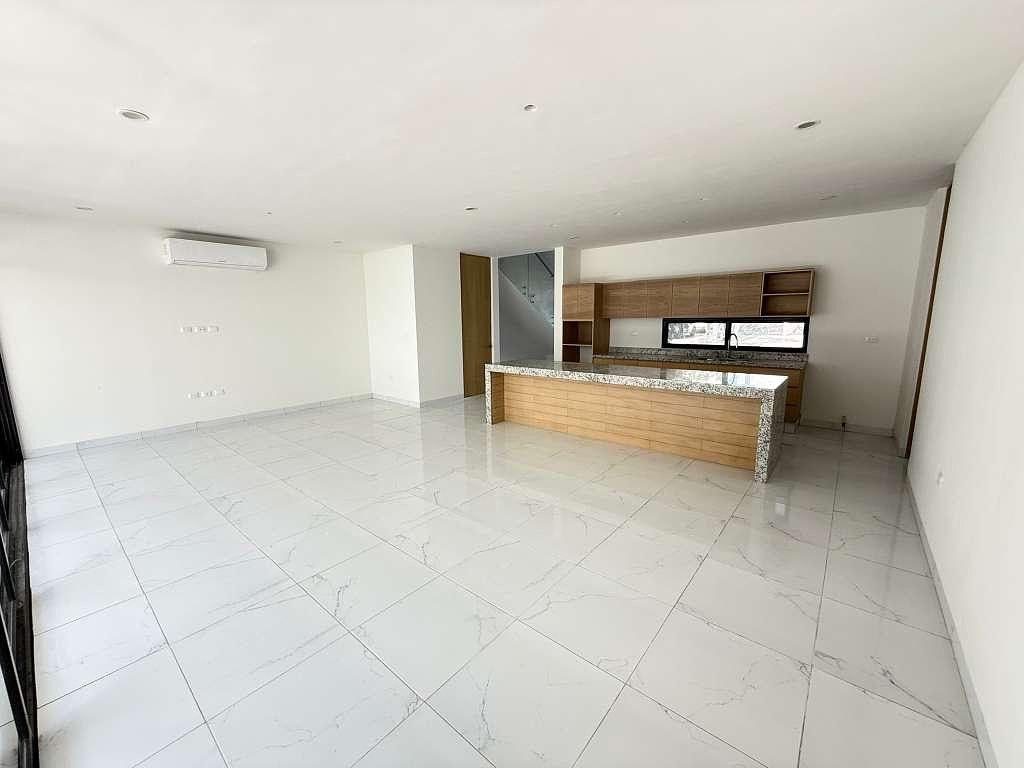 CASA EN VENTA EN PRIVADA PARQUE NATURA 4 HABITACIONES CON ALBERCA Y CASCADA