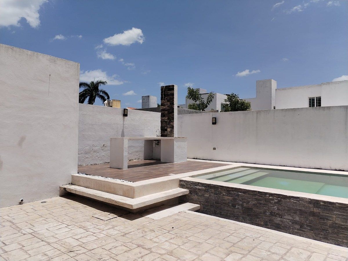 Casa de dos niveles con alberca en Gran Santa Fe