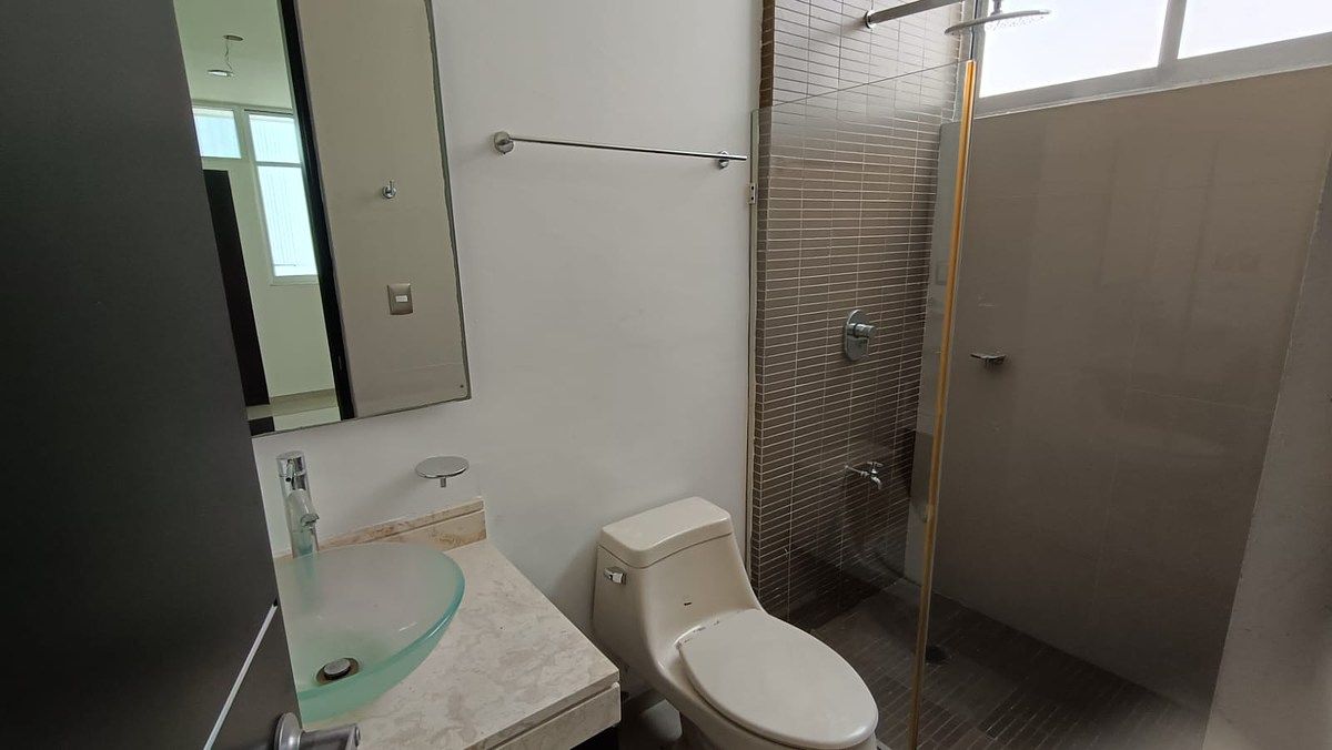 CASA DE 3 NIVELES EN PRIVADA RESIDENCIAL ALTABRISA