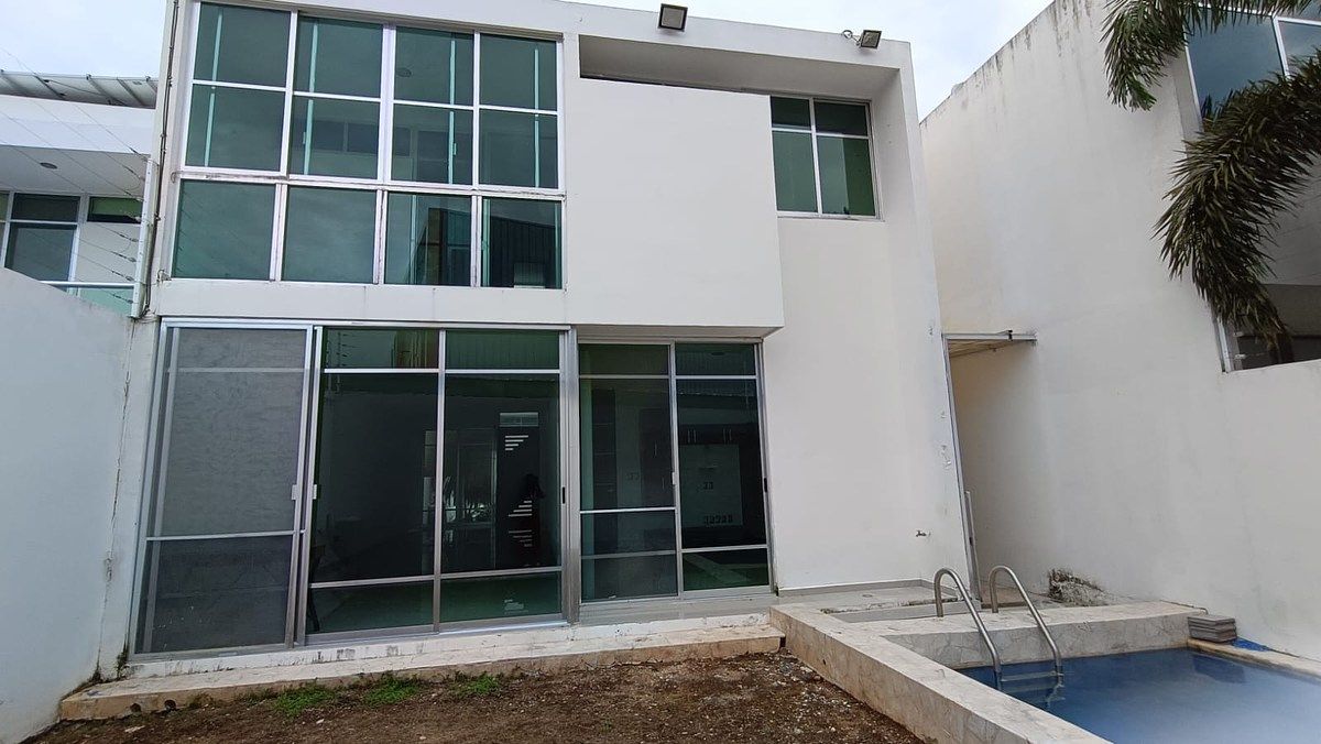CASA DE 3 NIVELES EN PRIVADA RESIDENCIAL ALTABRISA