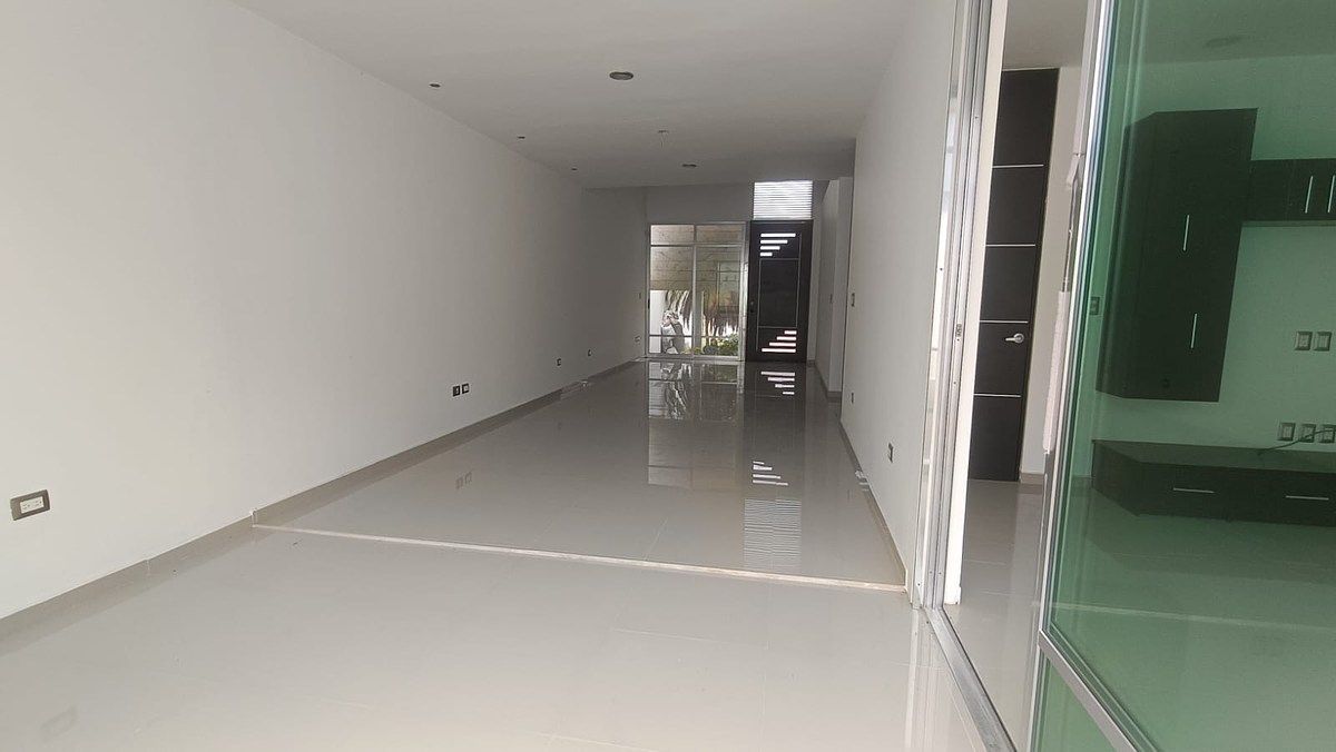 CASA DE 3 NIVELES EN PRIVADA RESIDENCIAL ALTABRISA