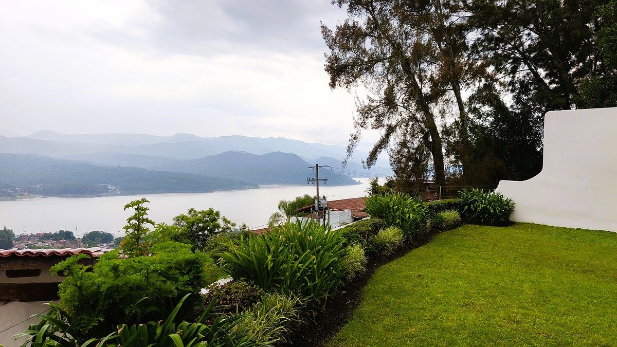 Casa en alquiler en Valle de Bravo, Mirador, 360 m²