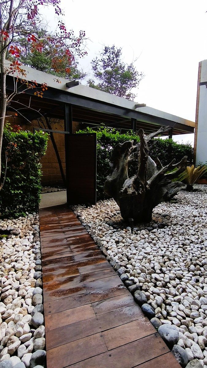 CASA EN VENTA CON VISTA AL LAGO EN VALLE DE BRAVO