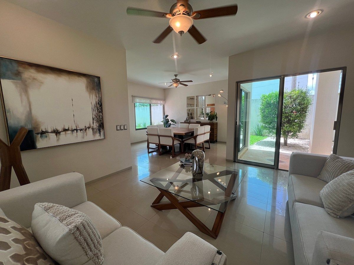 Casa en Venta en Privada Santa Gertrudis Copó | 3 Recámaras | Piscina | $7.5 MDP