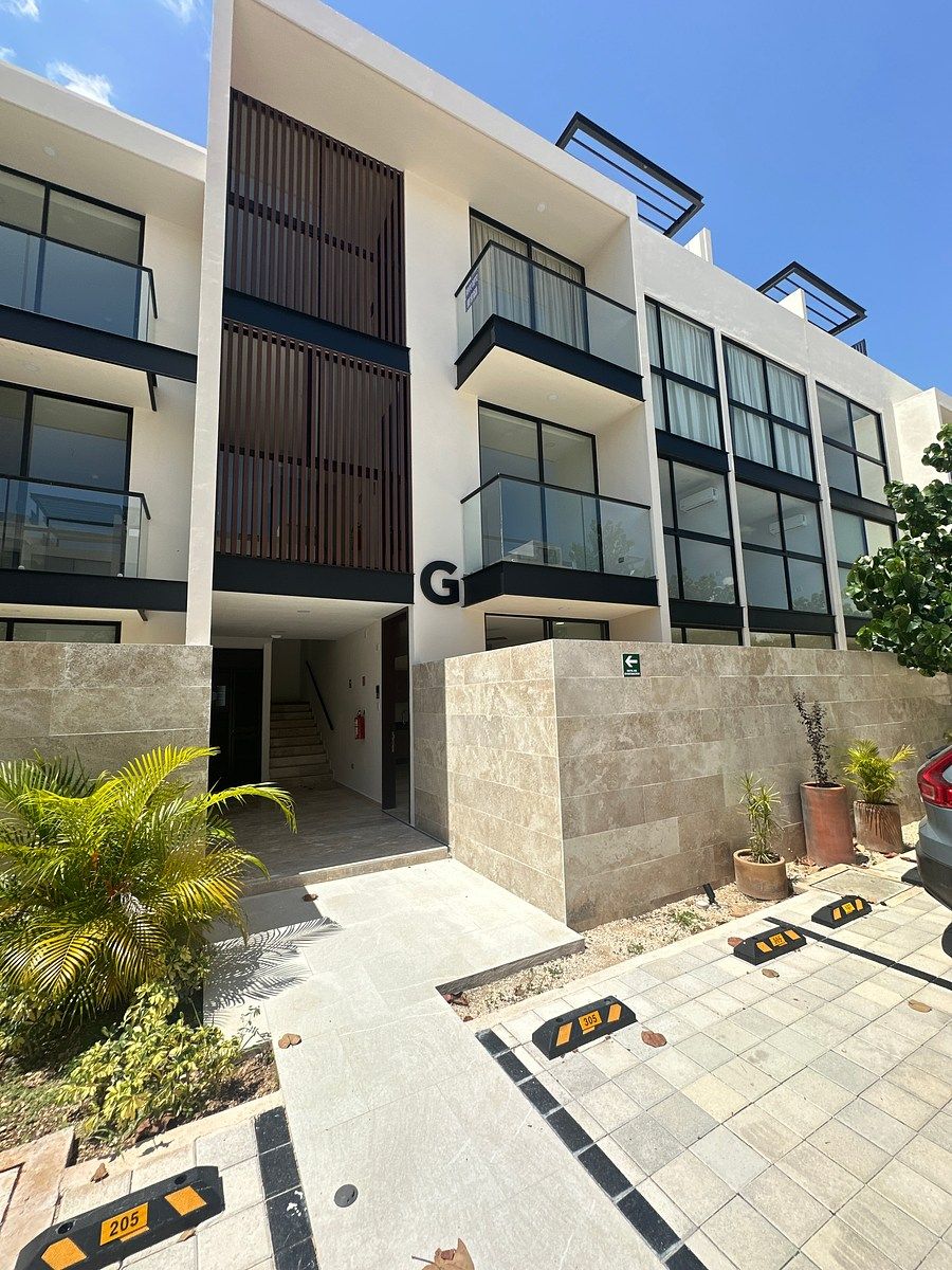 Estrena departamento con terraza y patio privado en Temozón Norte