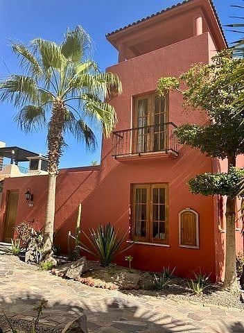 Casa Roja AV 122 Avenida Punta Arenas