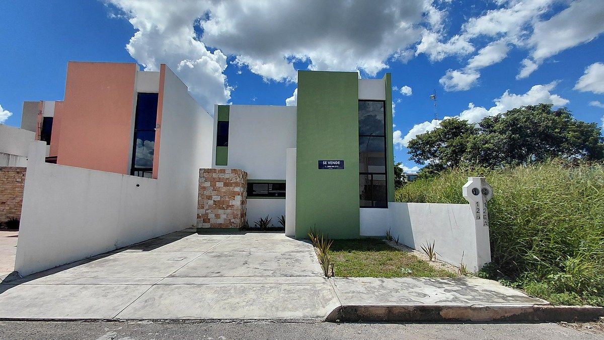 Casa en San Diego Cutz: Doble Altura, Confort y Alberca al Norte de Merida
