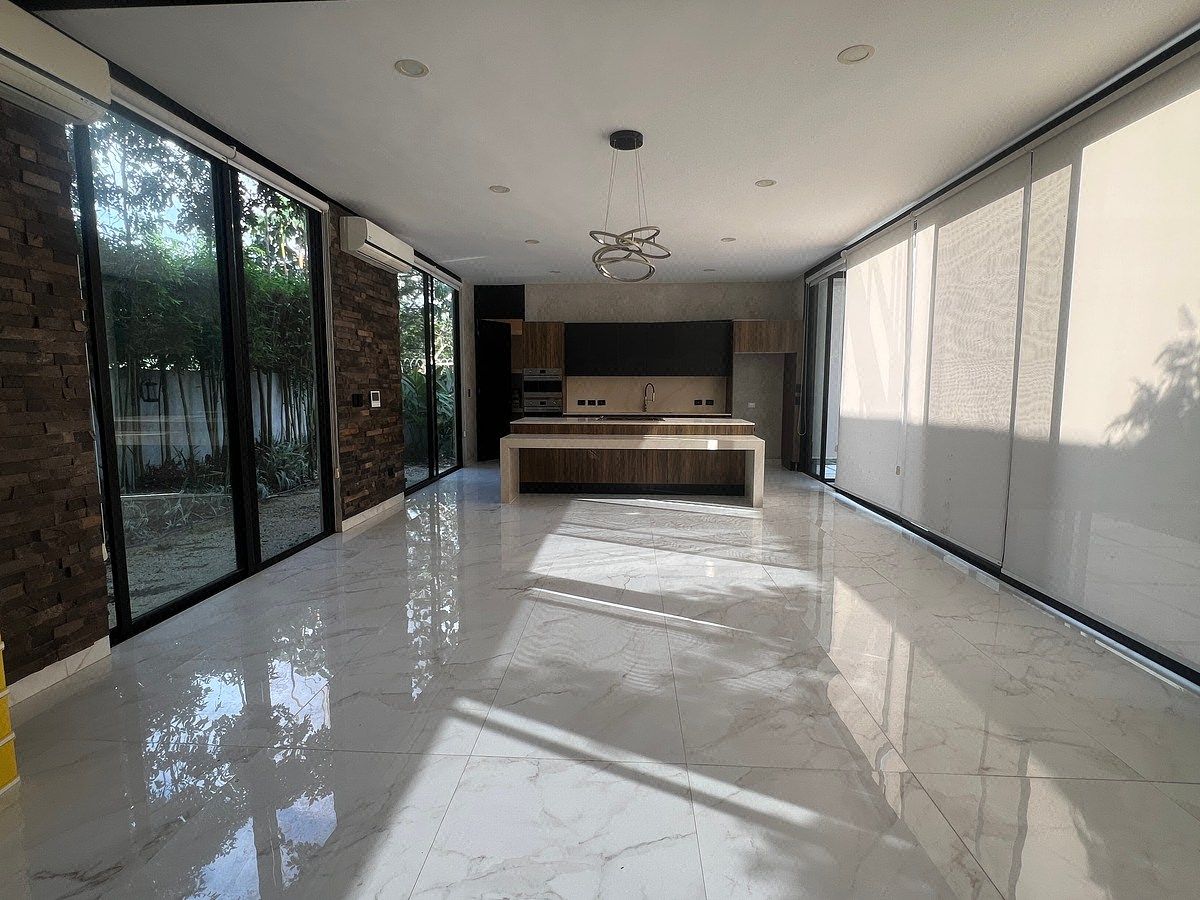 House for rent in Mérida, privada tho, 485 m²