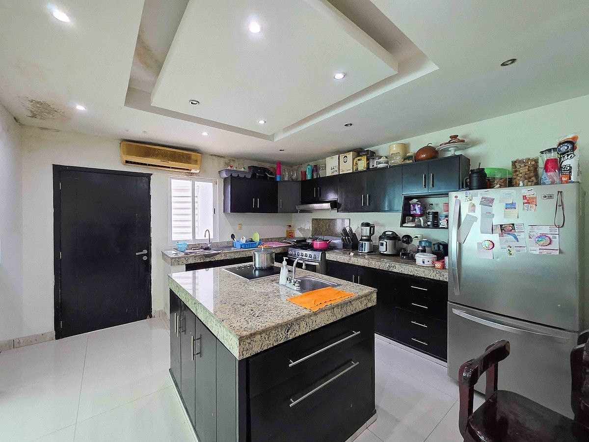 House for sale in Mérida, 13, 306 m²