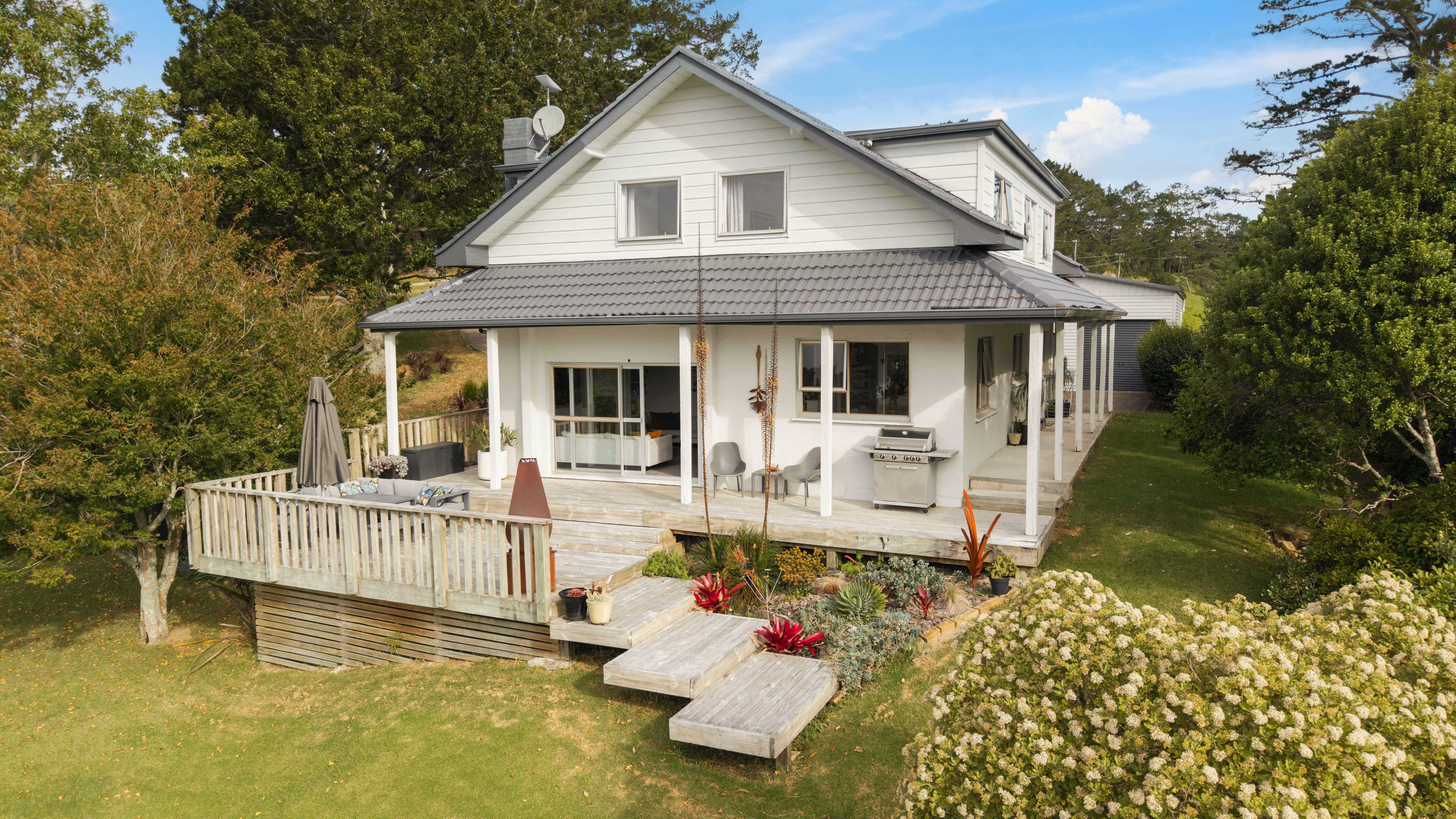 Over 5 acres of Countryside Living