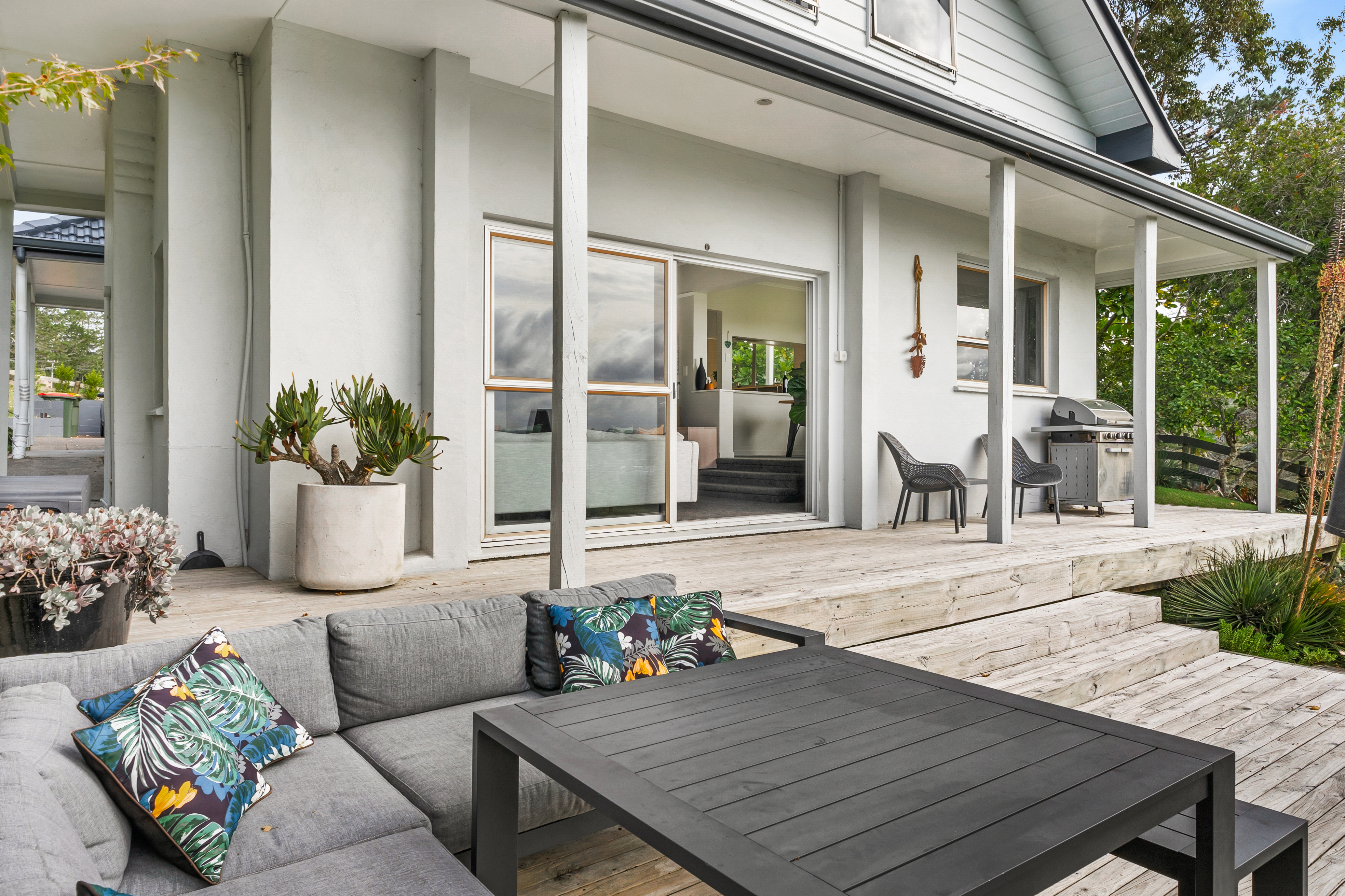 Over 5 acres of Countryside Living