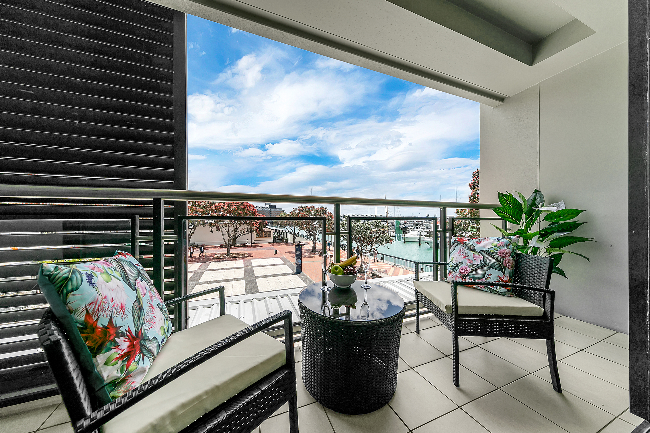Harborside Elegance, & North West Aspect