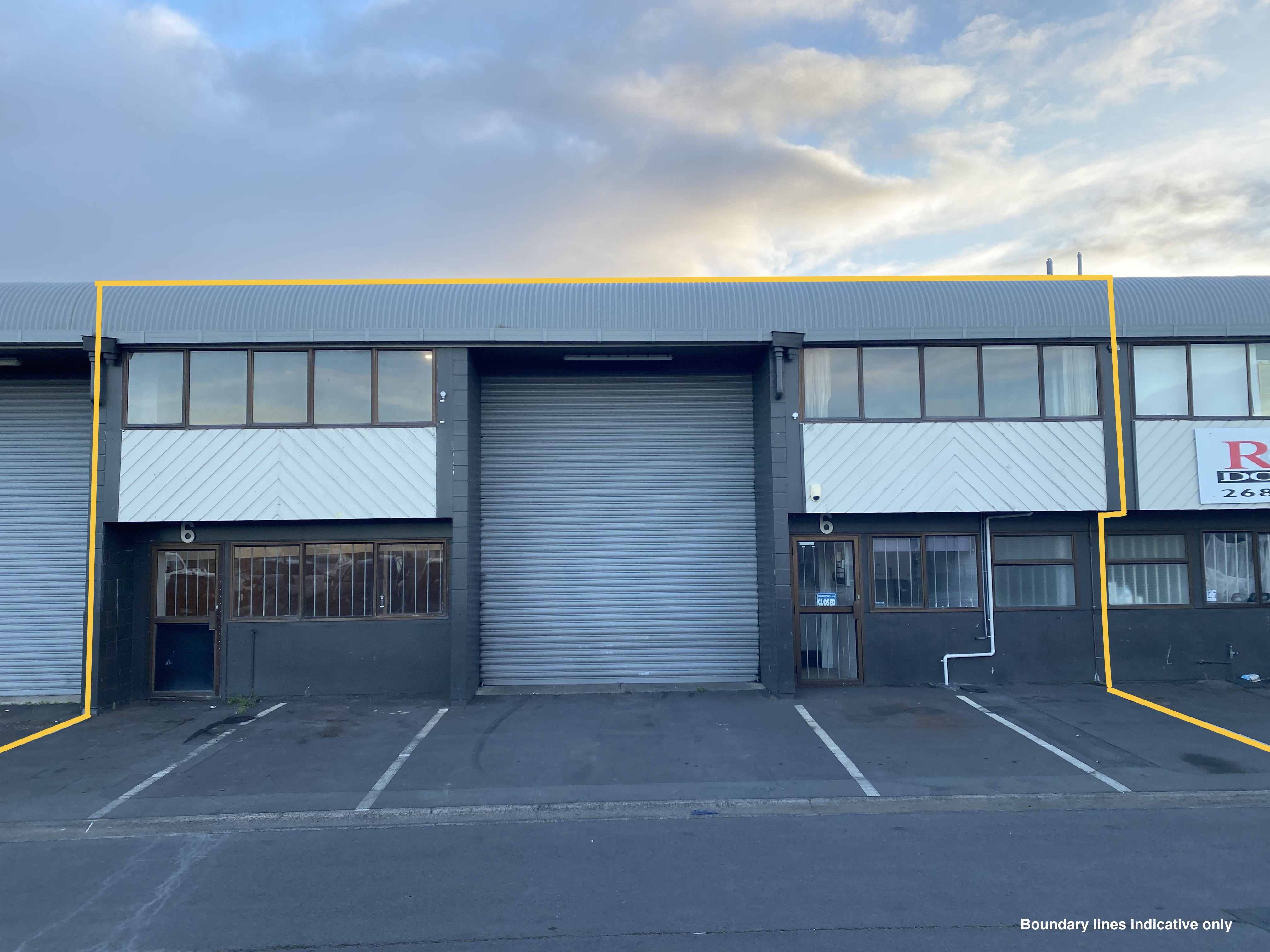 215SQM High Stud Warehouse For Lease