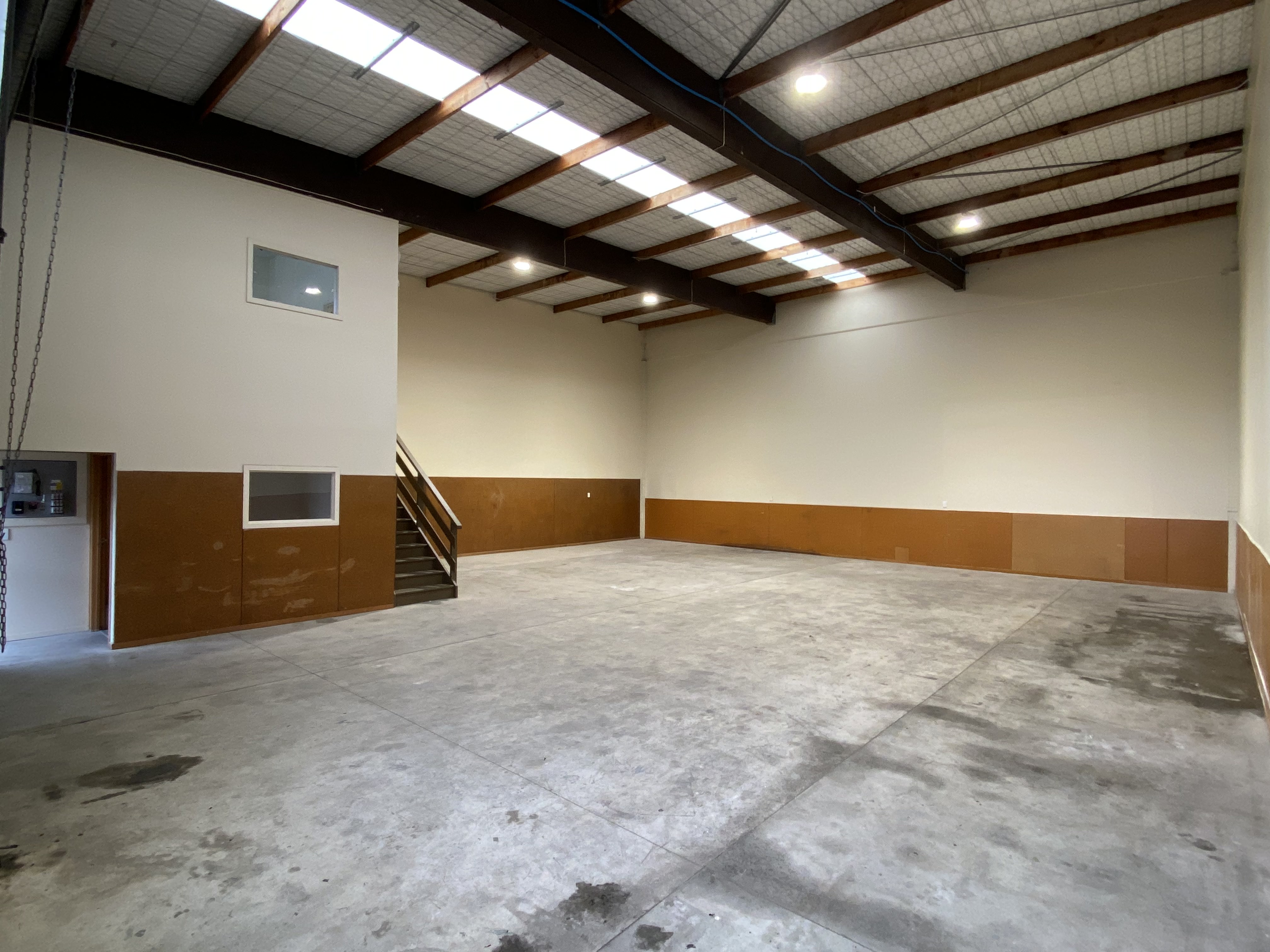 444SQM or 222SQM High Stud Warehouse for Lease