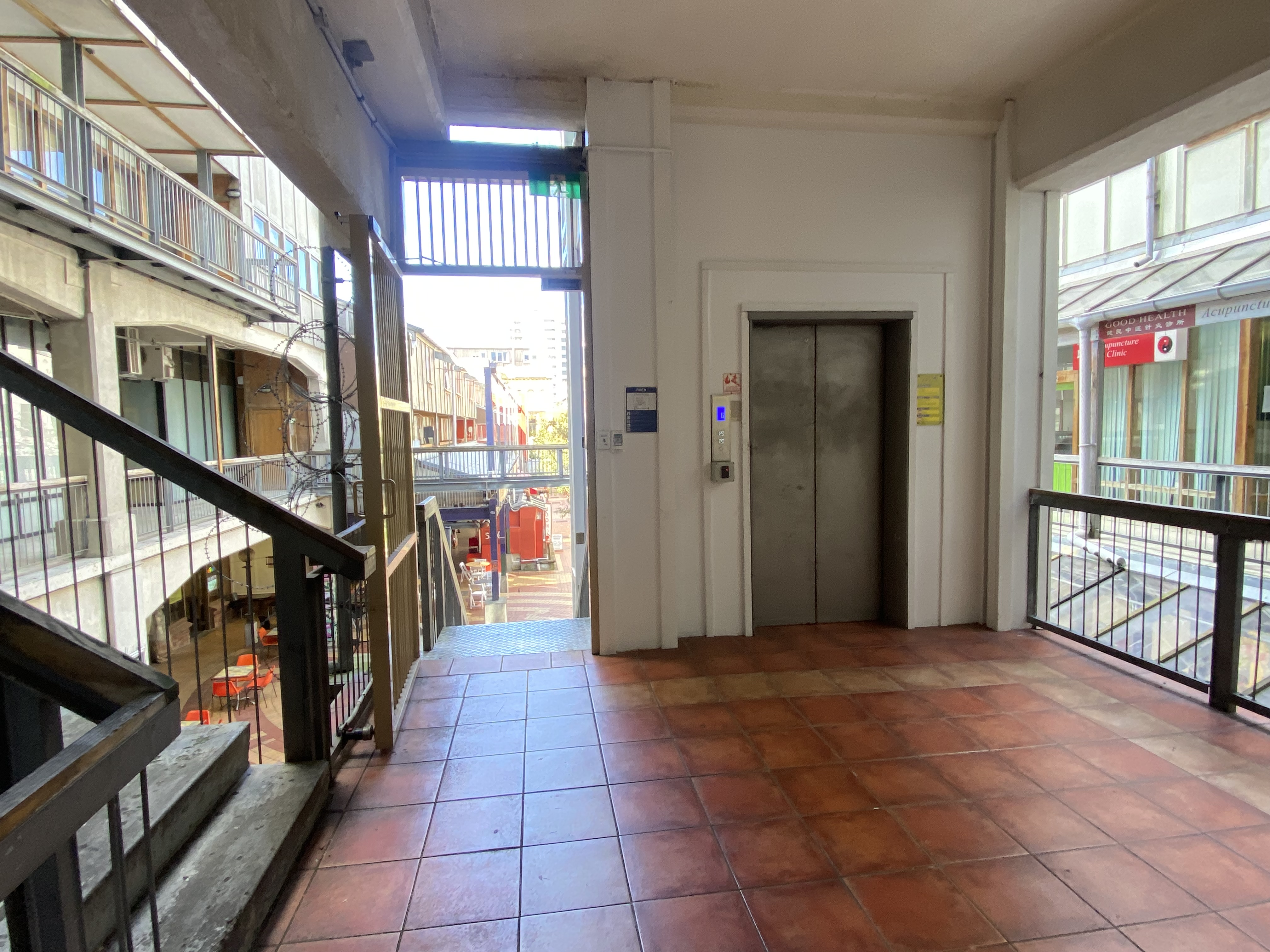 Open Plan Office Space On Cuba-Mall