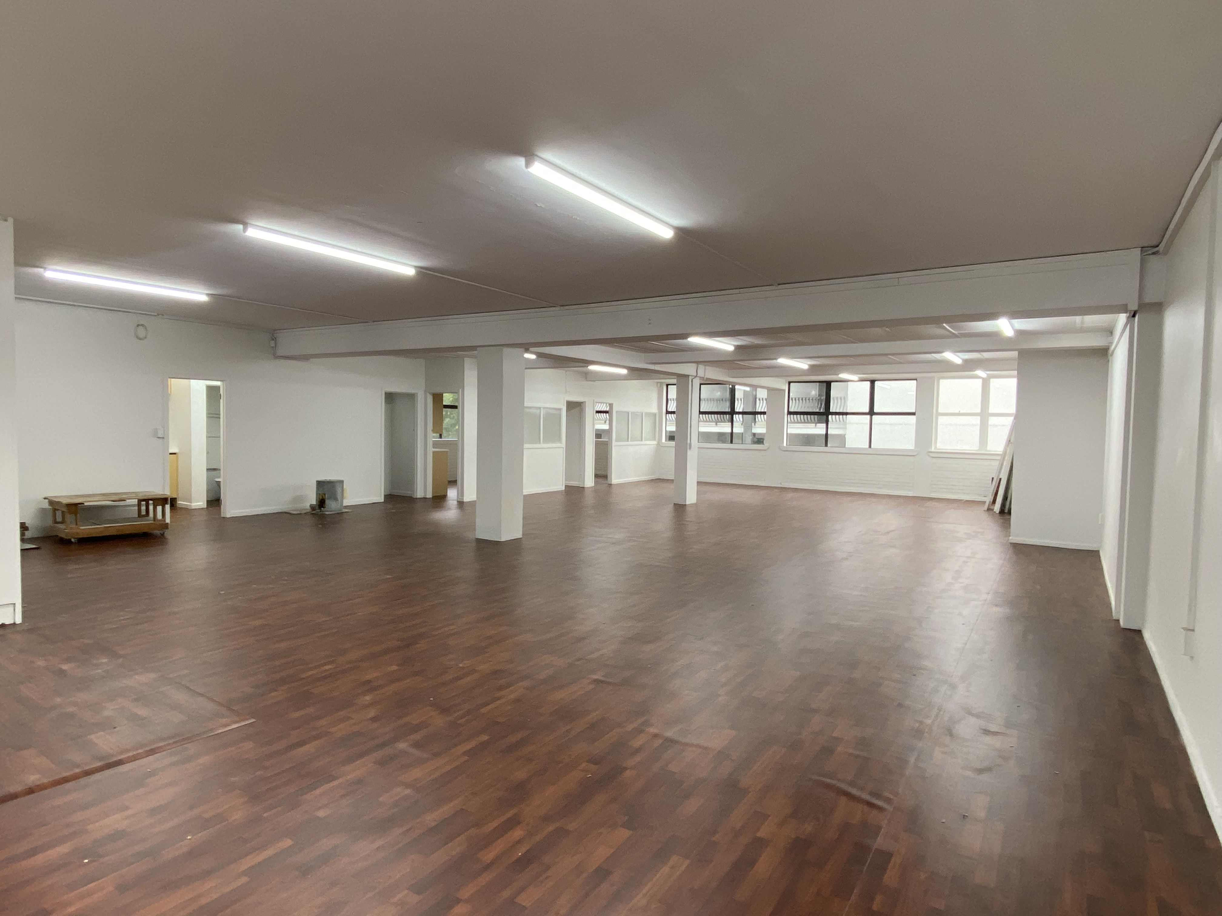 208SQM Office/ Showroom Retail with road frontage