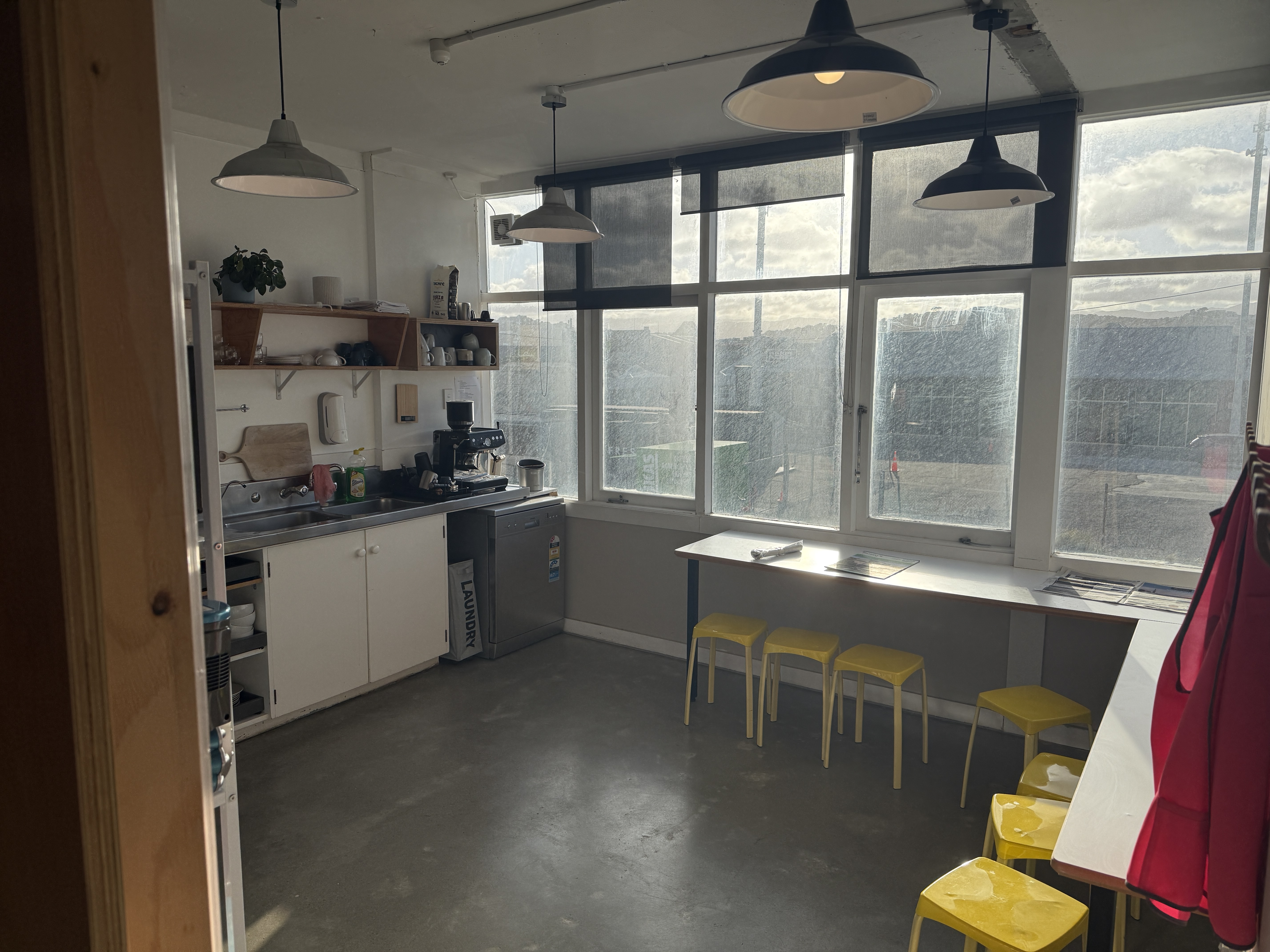 Affordable & Friendly WorkHub in Lyall Bay