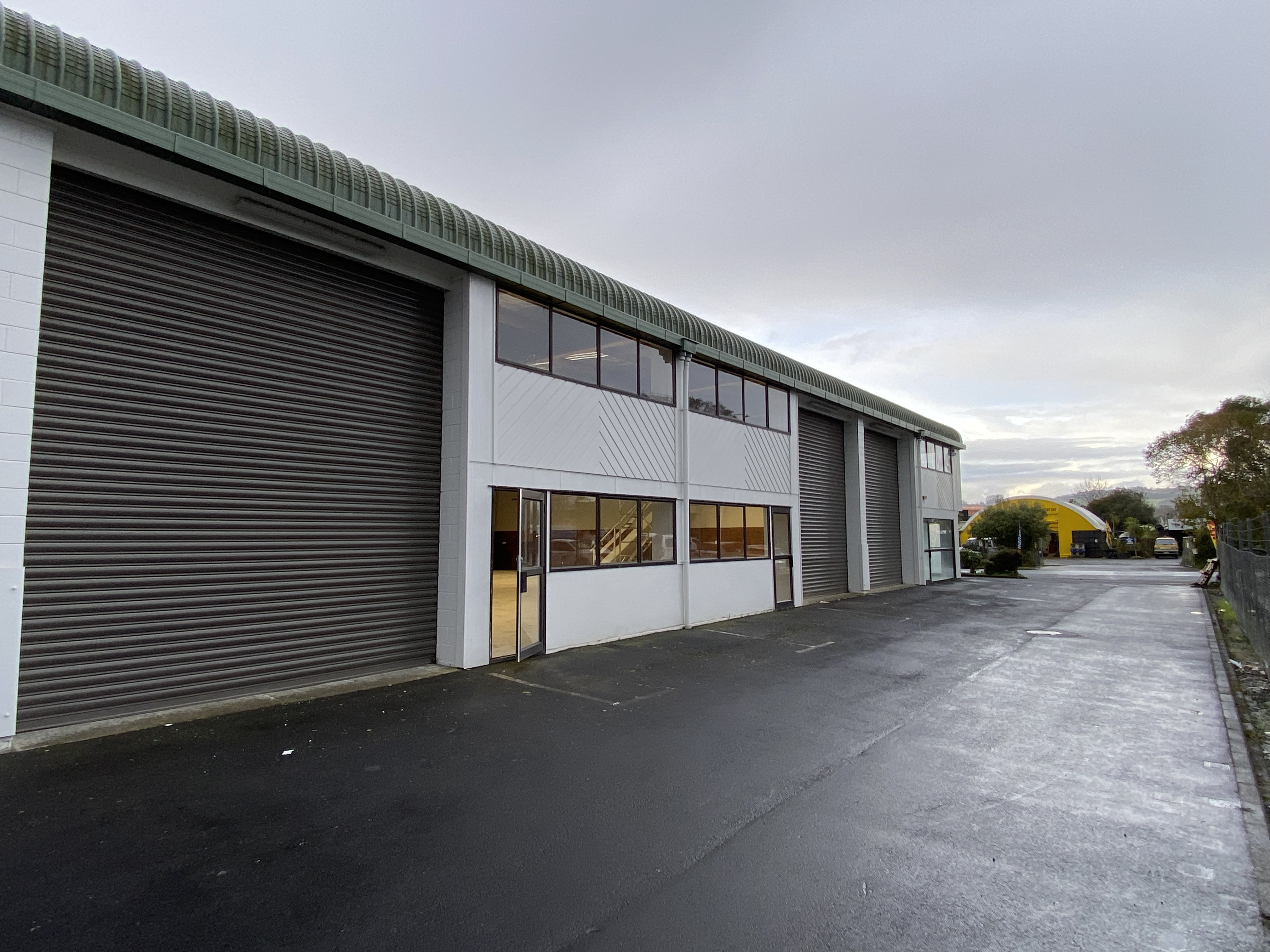 628SQM Warehouse/Office + Multiple Roller Doors