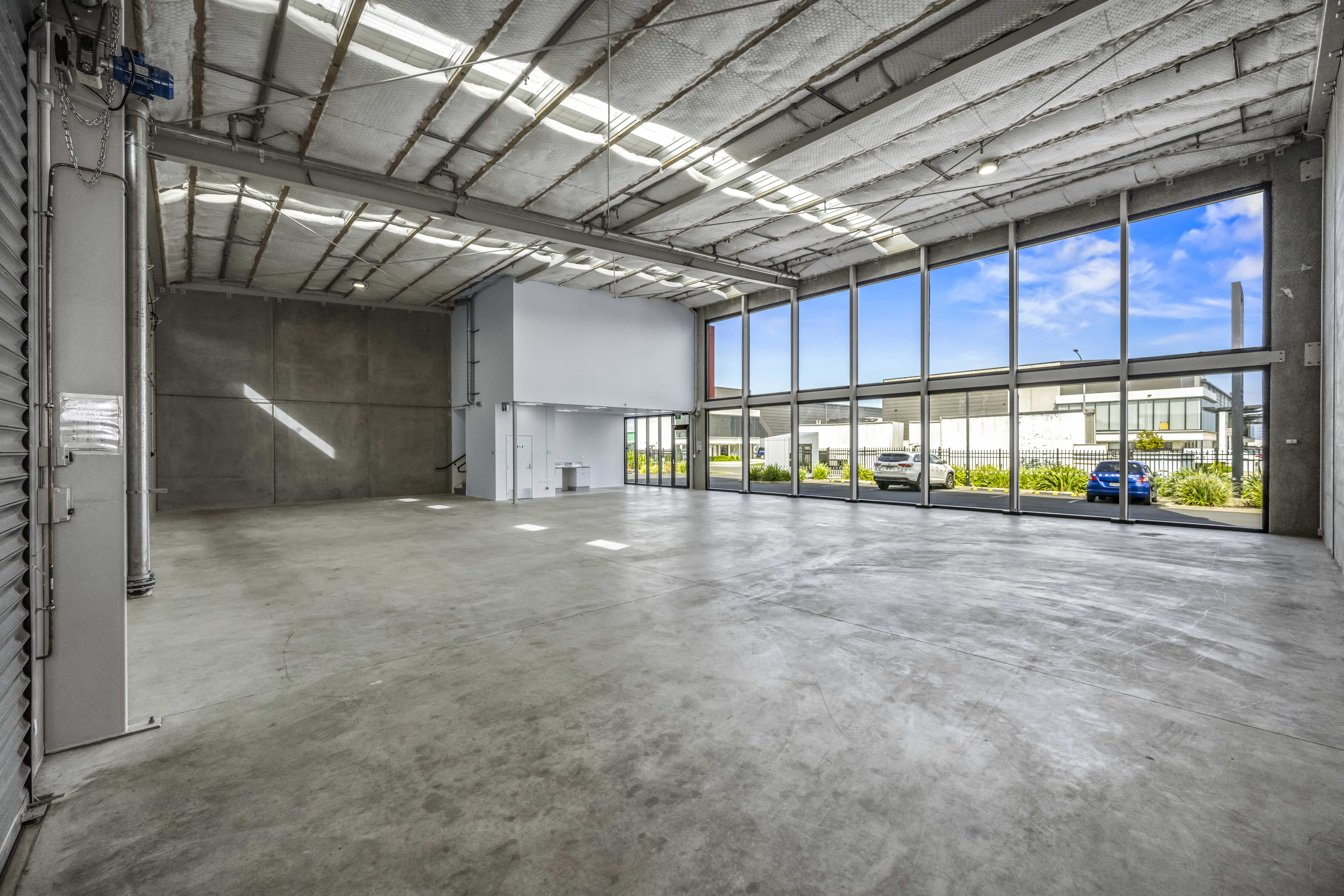 327SQM Modern Industrial Unit For Lease