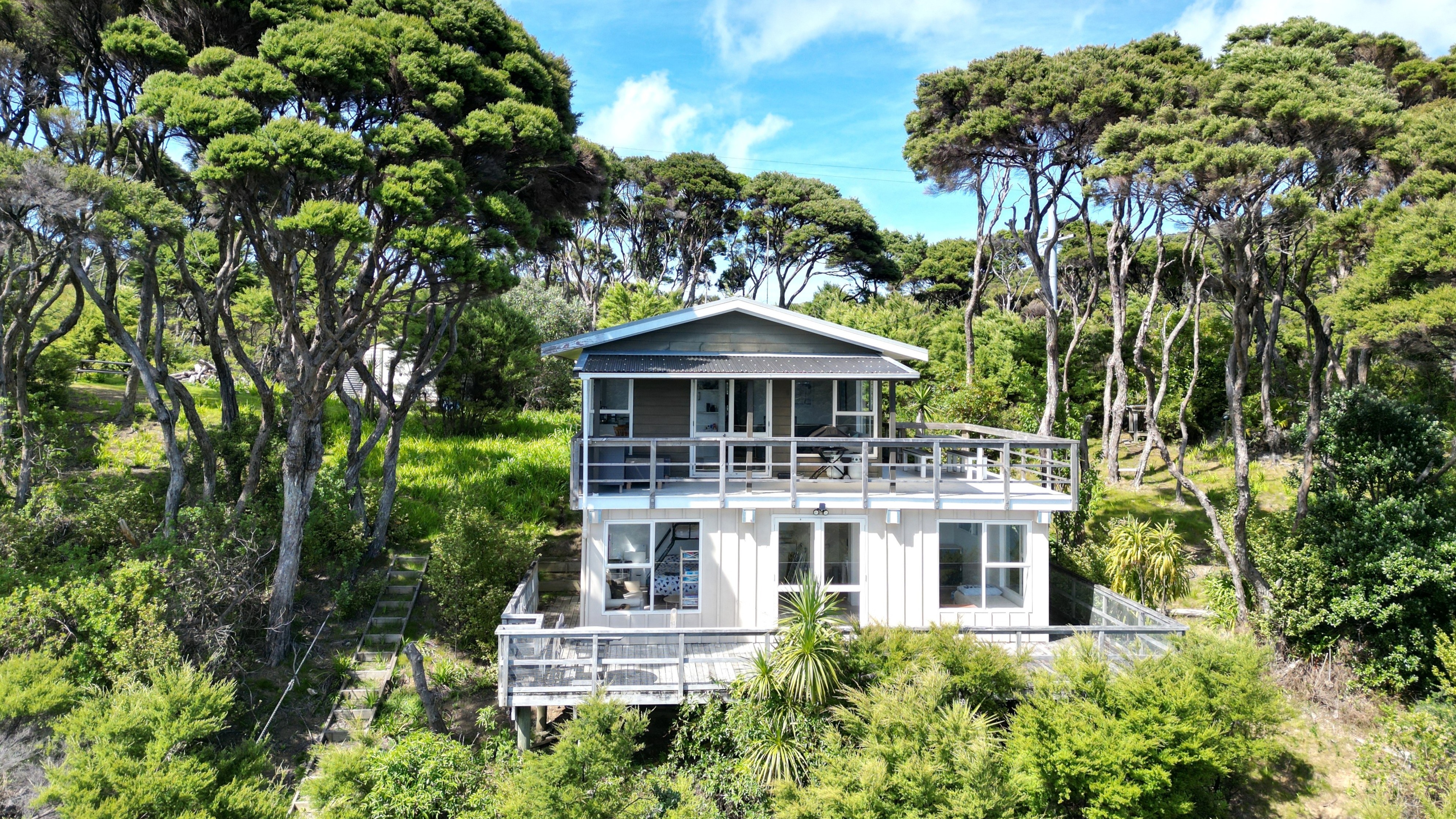 North-Facing Sunshine with All-Tide Wharf!
