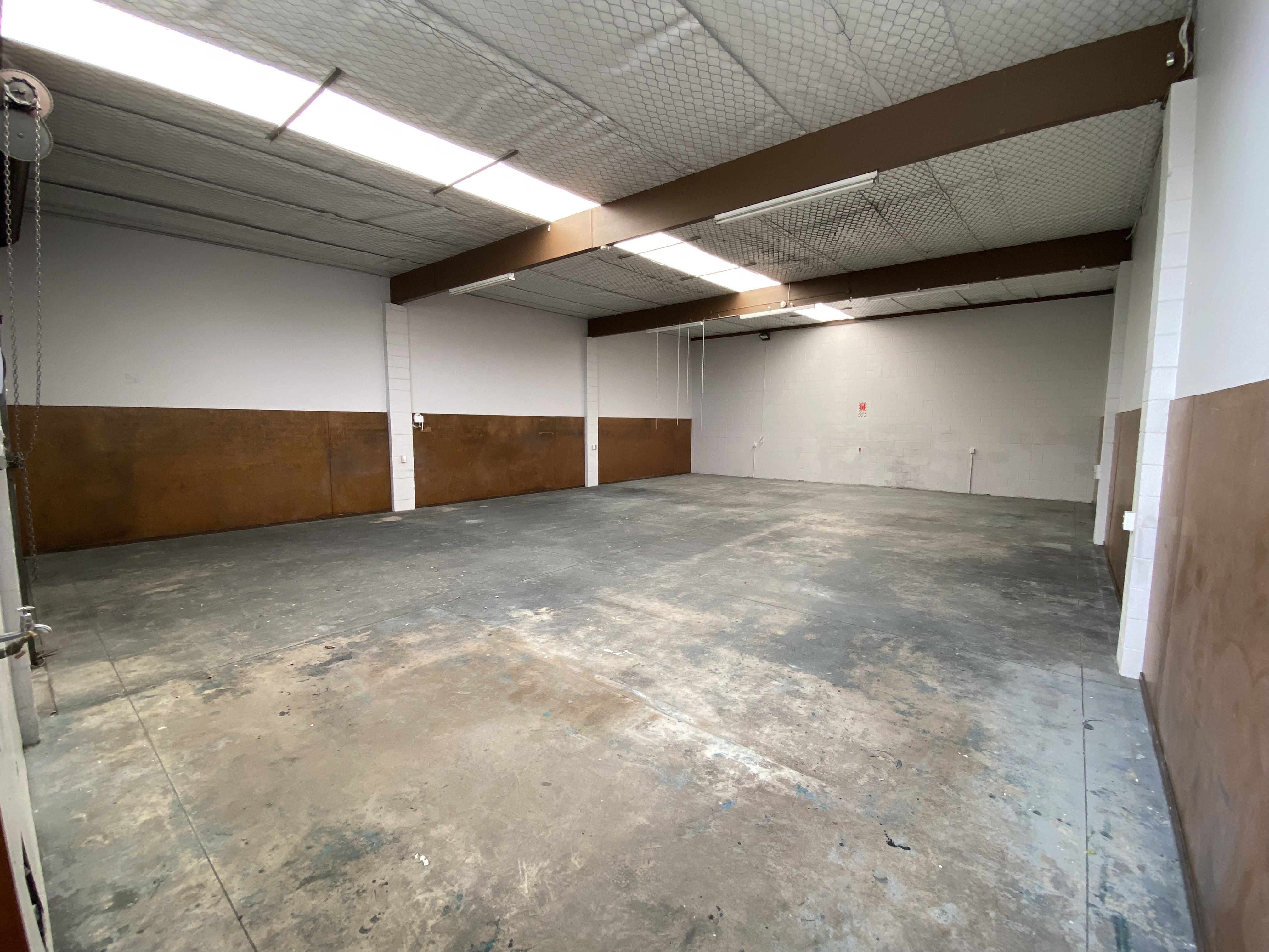 169SQM Functional Warehouse For Lease