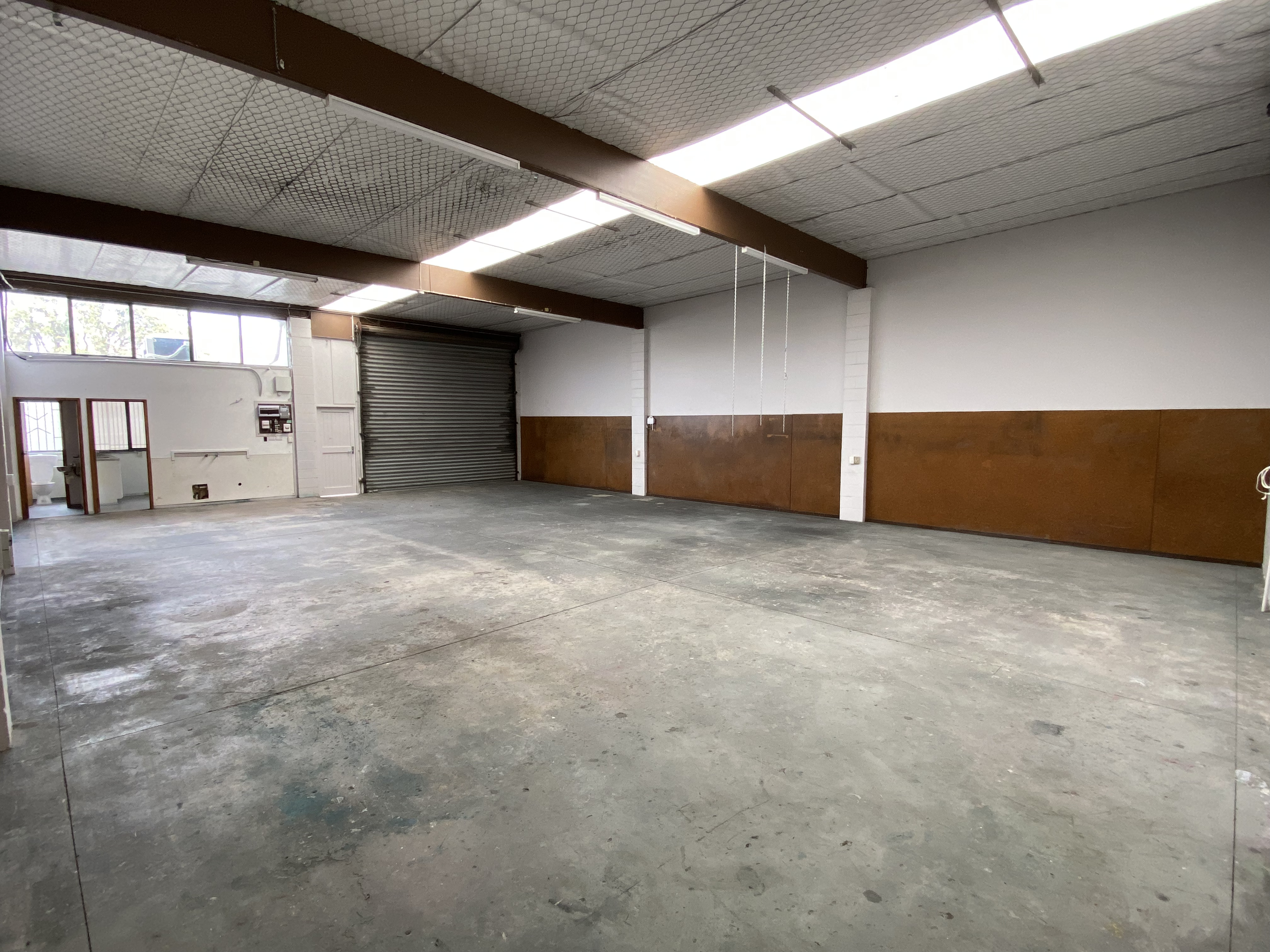 169SQM Functional Warehouse For Lease