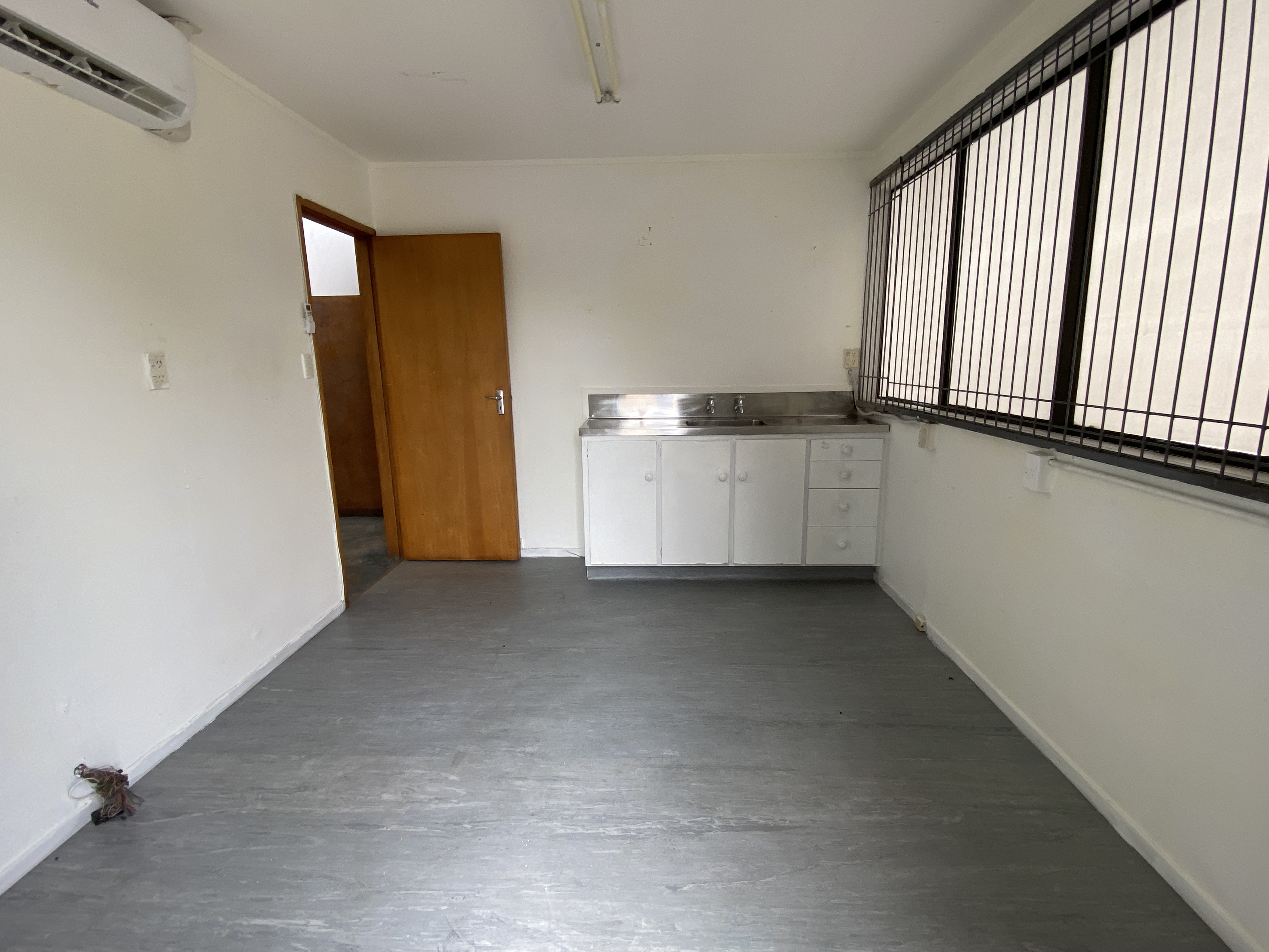 169SQM Functional Warehouse For Lease