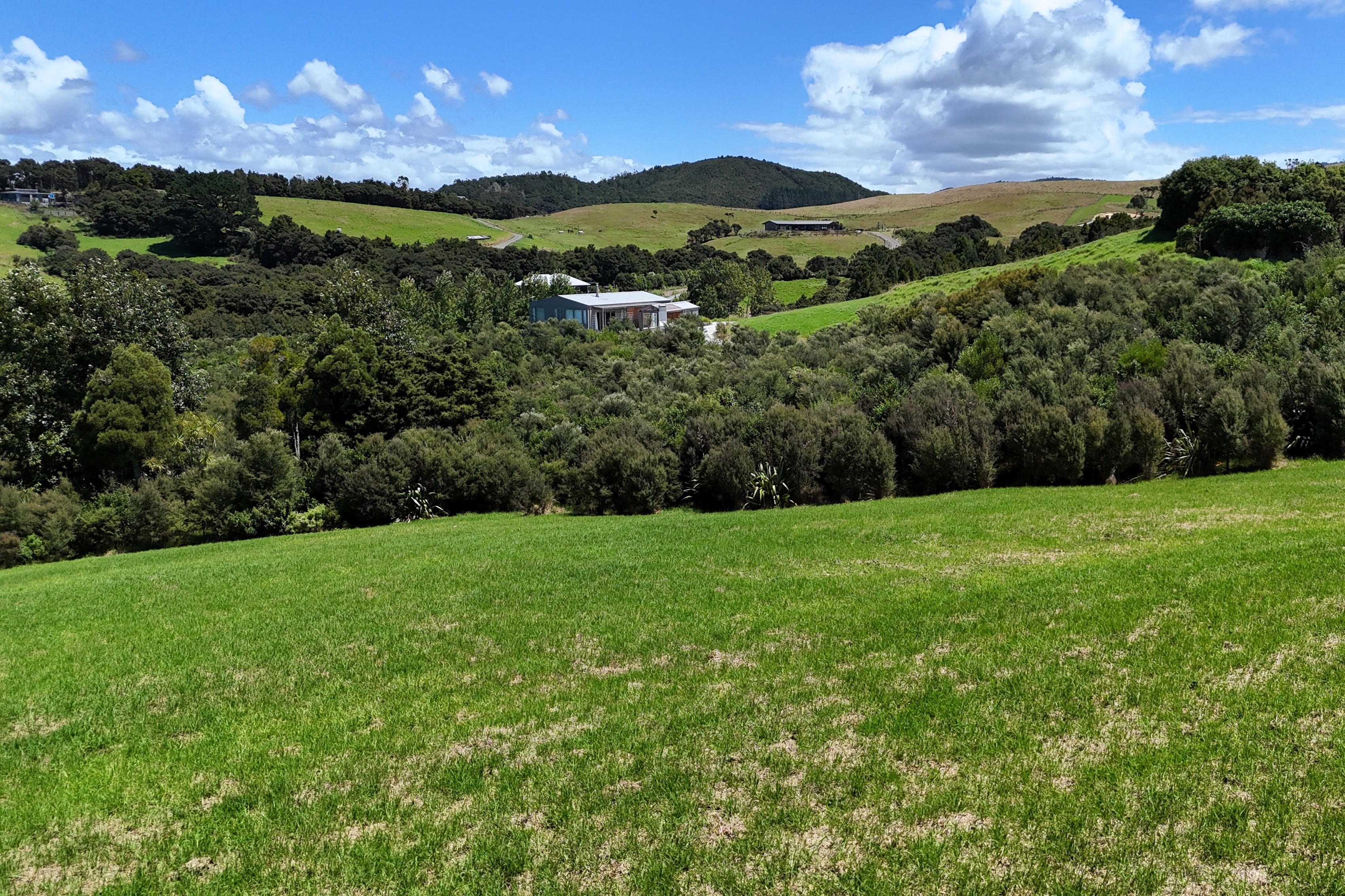 Big skies, rolling views, minimal build covenants