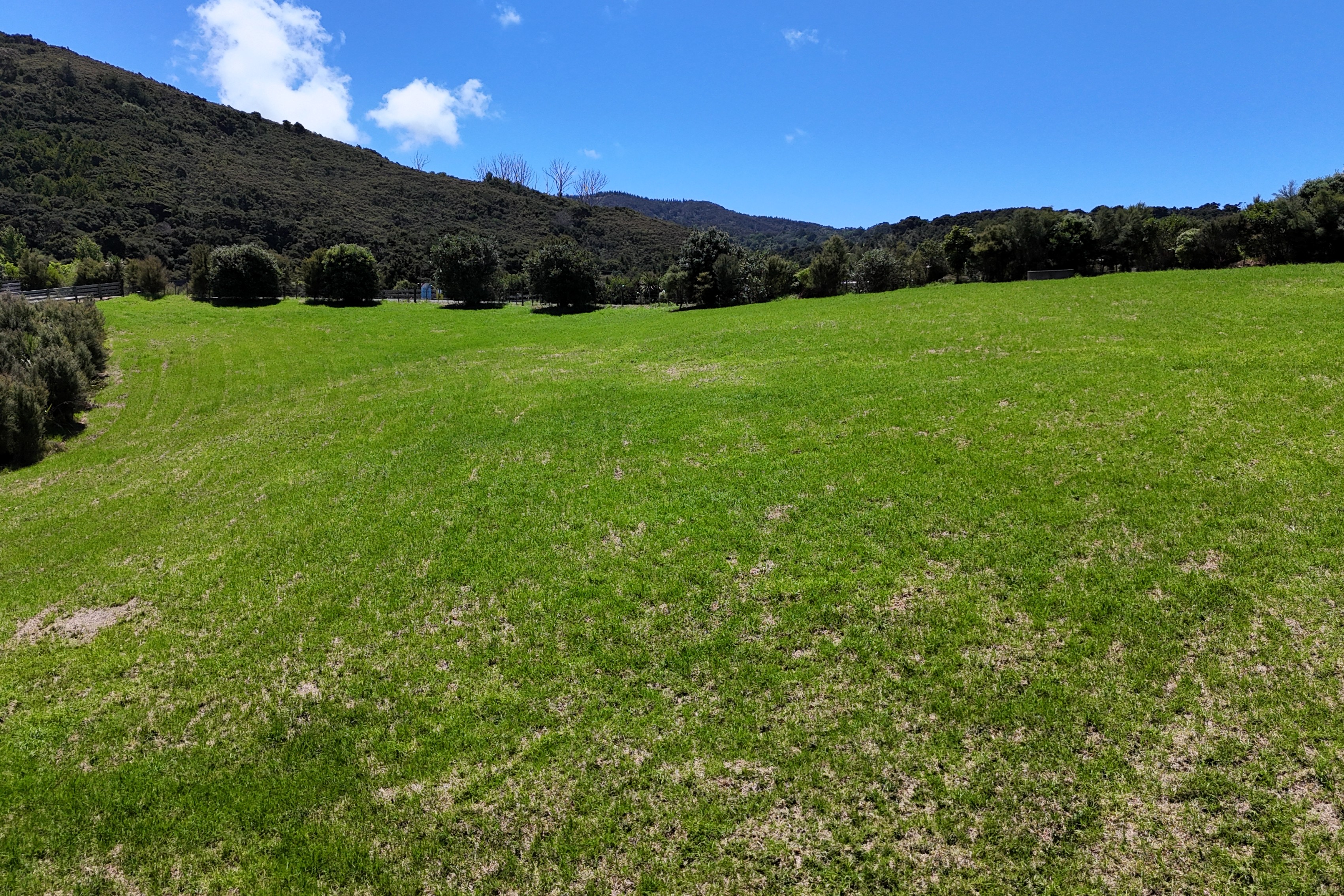 Big skies, rolling views, minimal build covenants