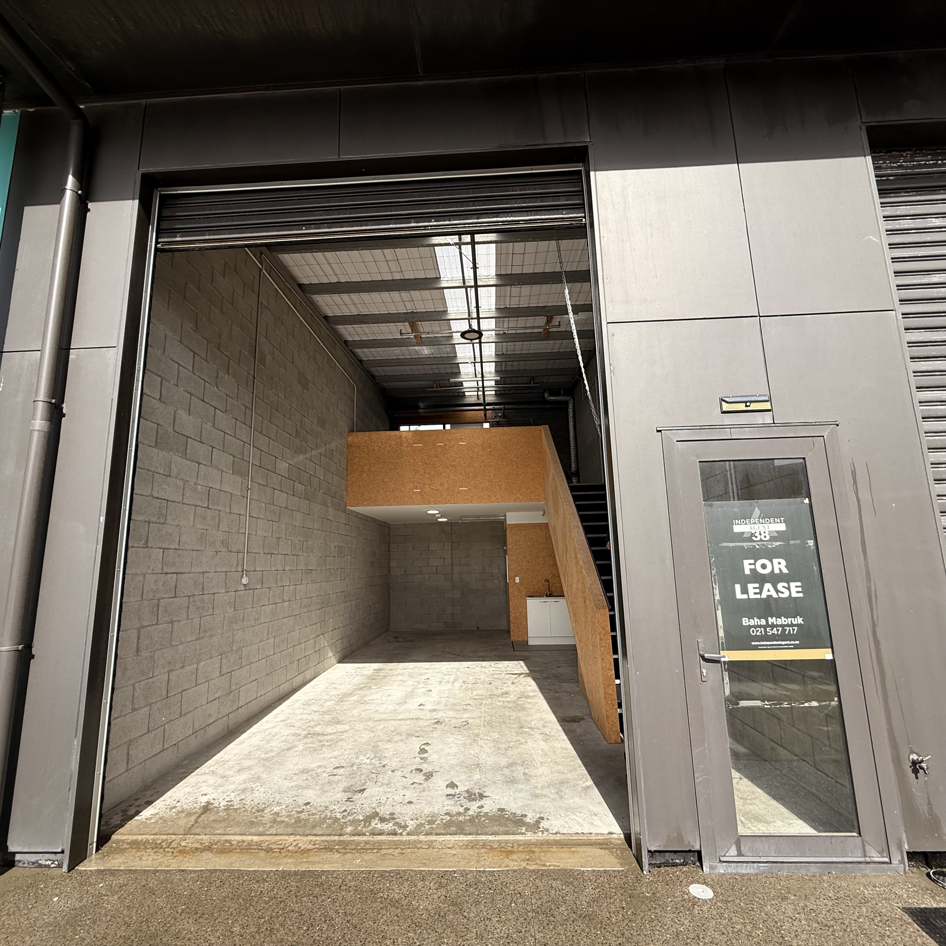 Warehouse with Ocean Views in Lyall Bay