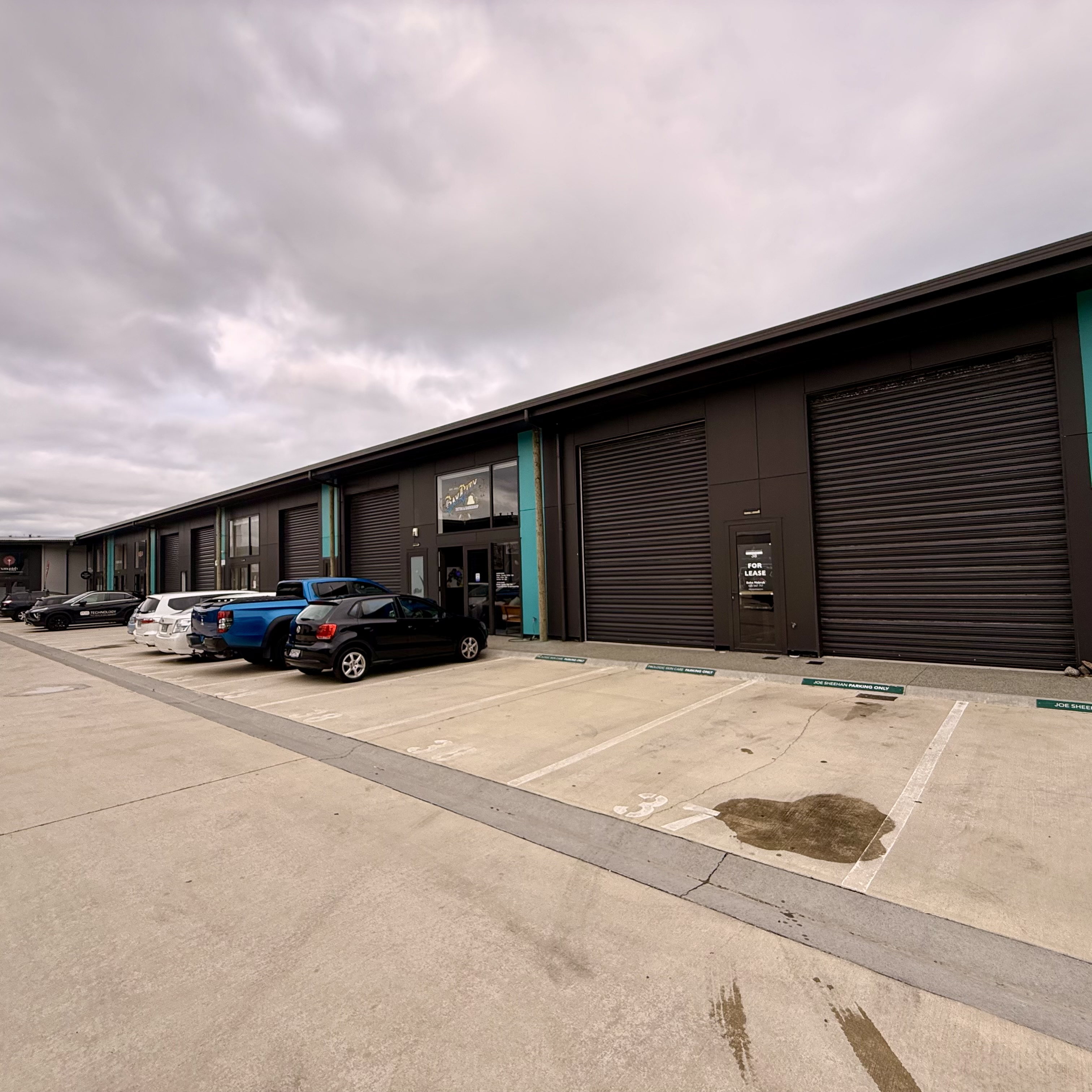 Warehouse with Ocean Views in Lyall Bay