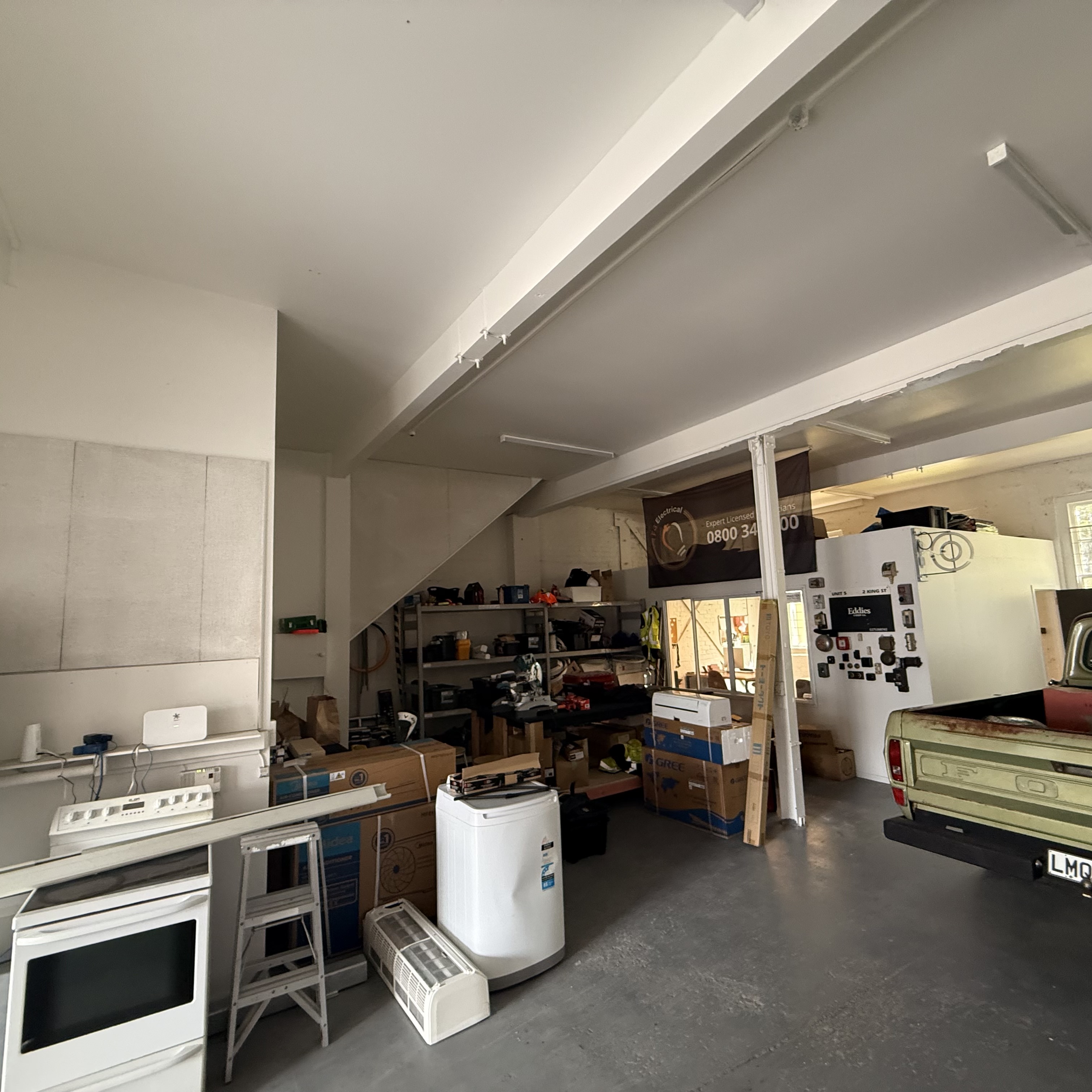 Industrial Warehouse in Mount Cook