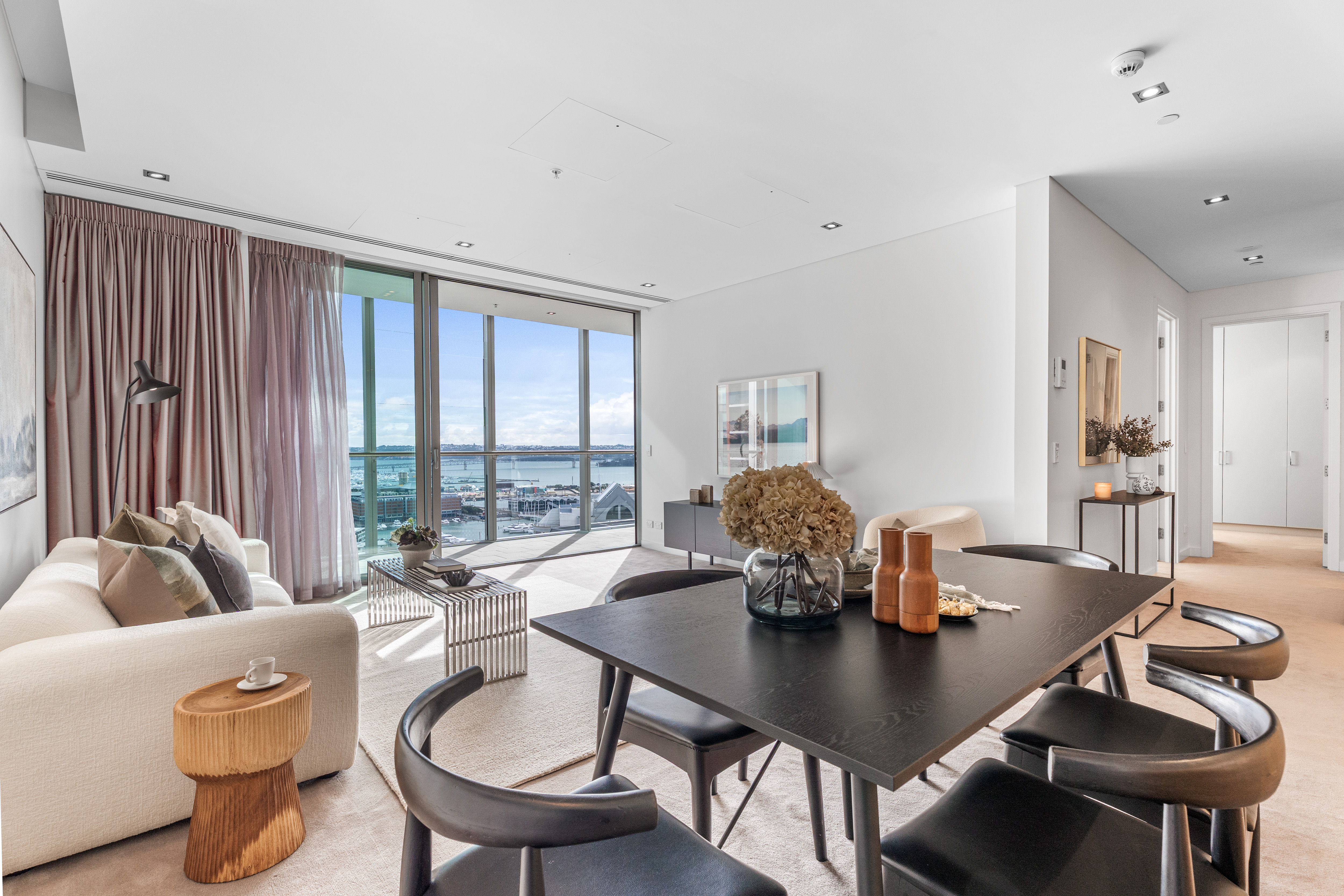 Pinnacle Luxury & Water Views