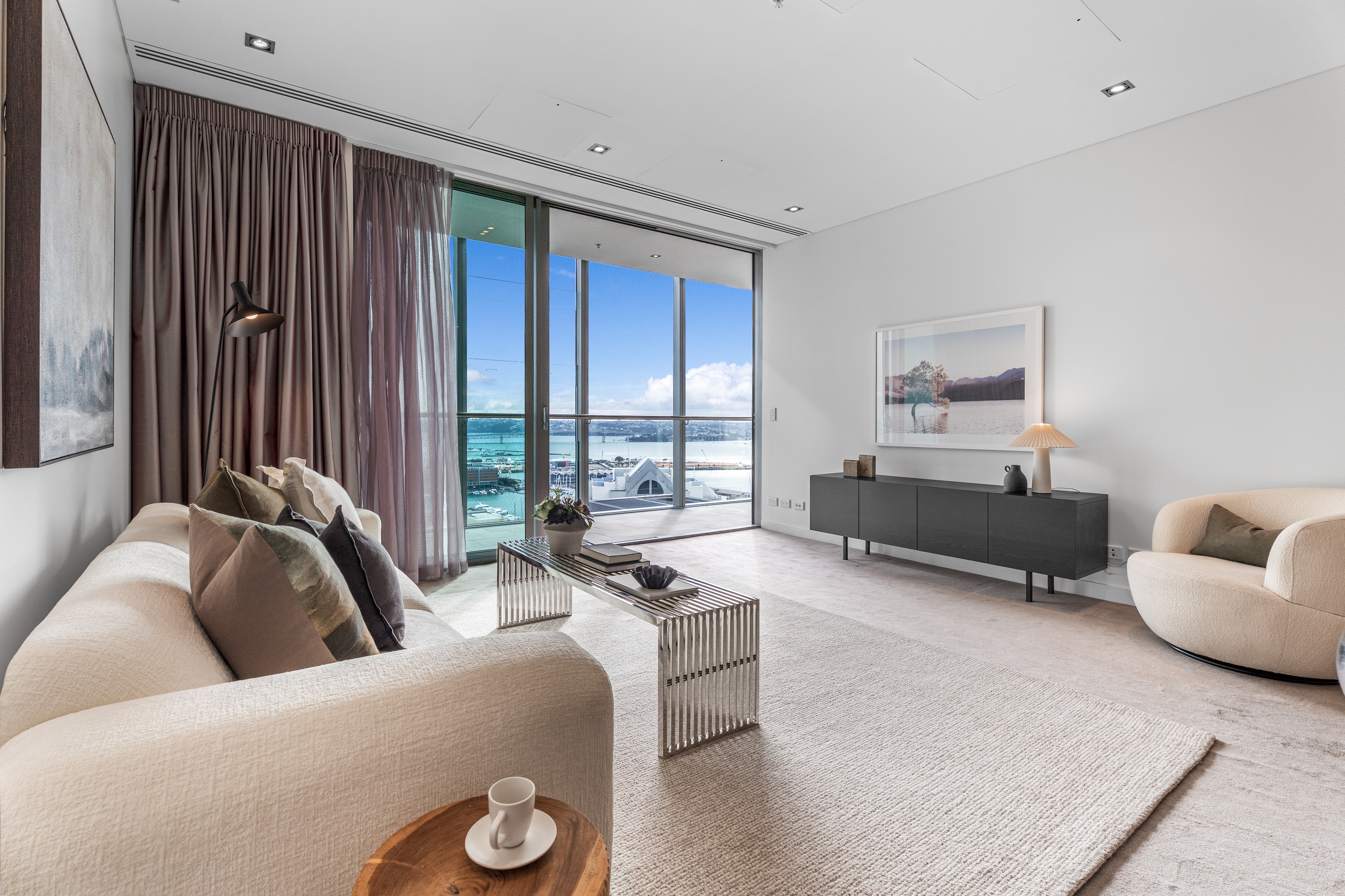 Pinnacle Luxury & Water Views