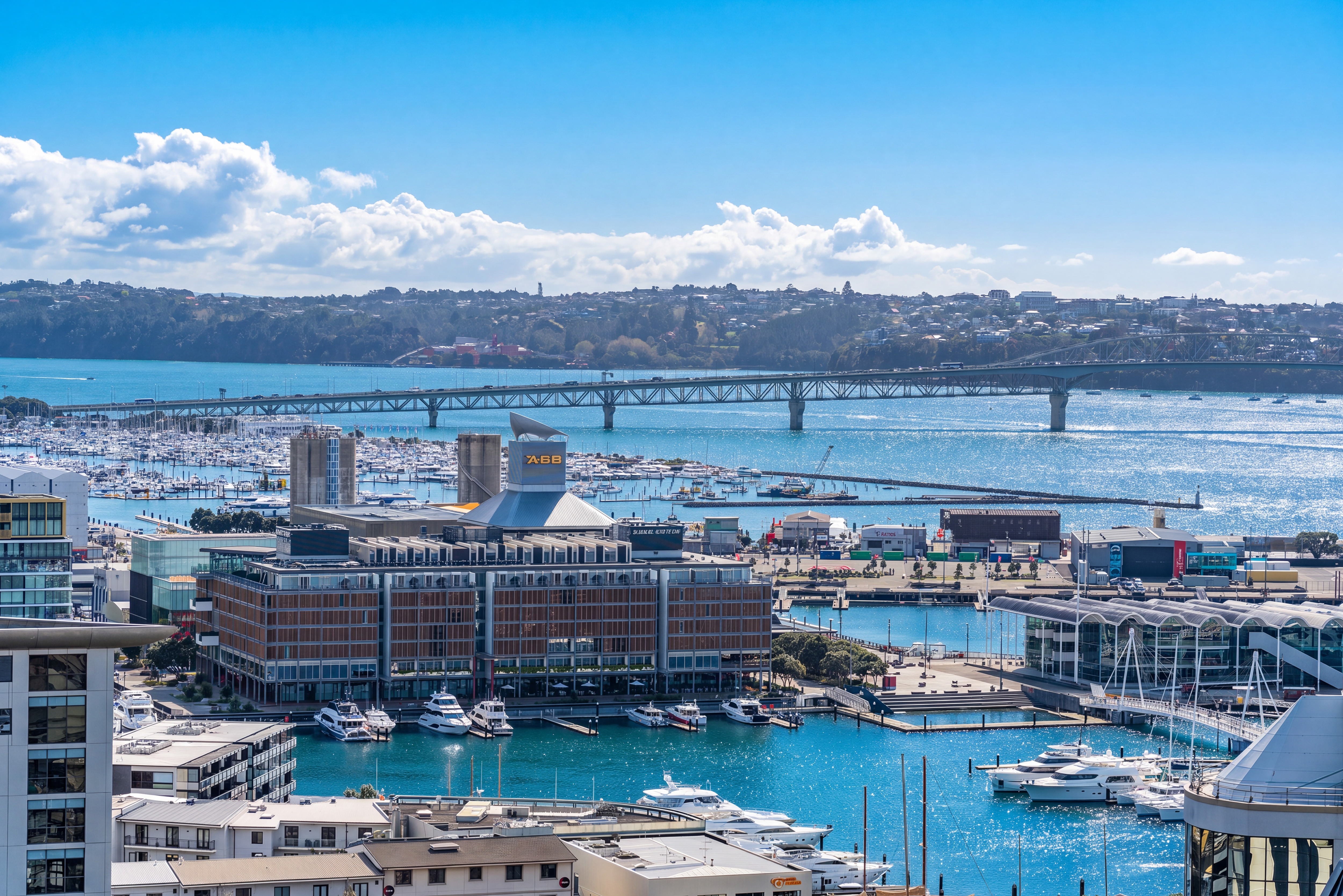 Pinnacle Luxury & Water Views