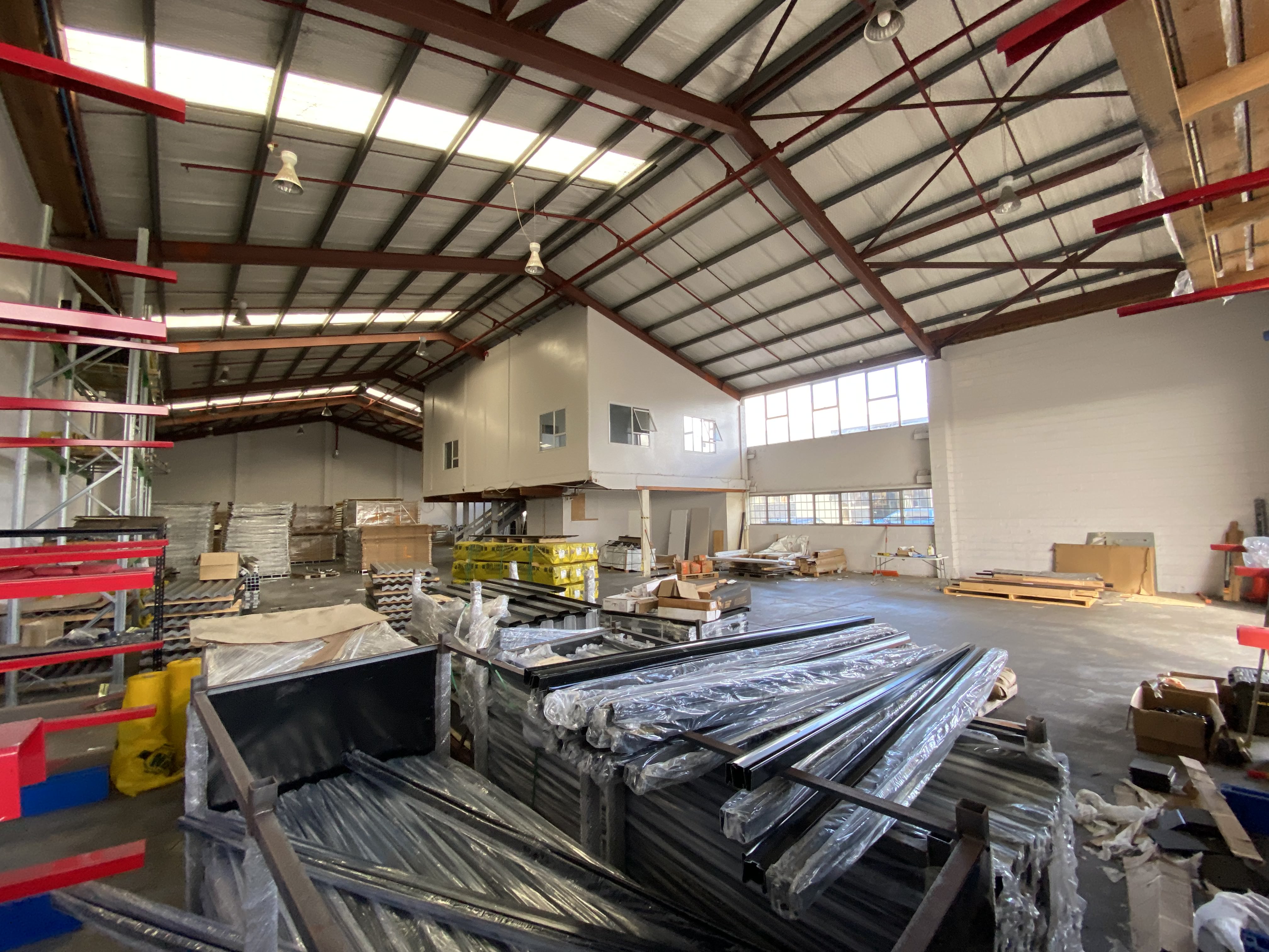 867SQM Functioinal Warehouse & Yard on Patiki Road