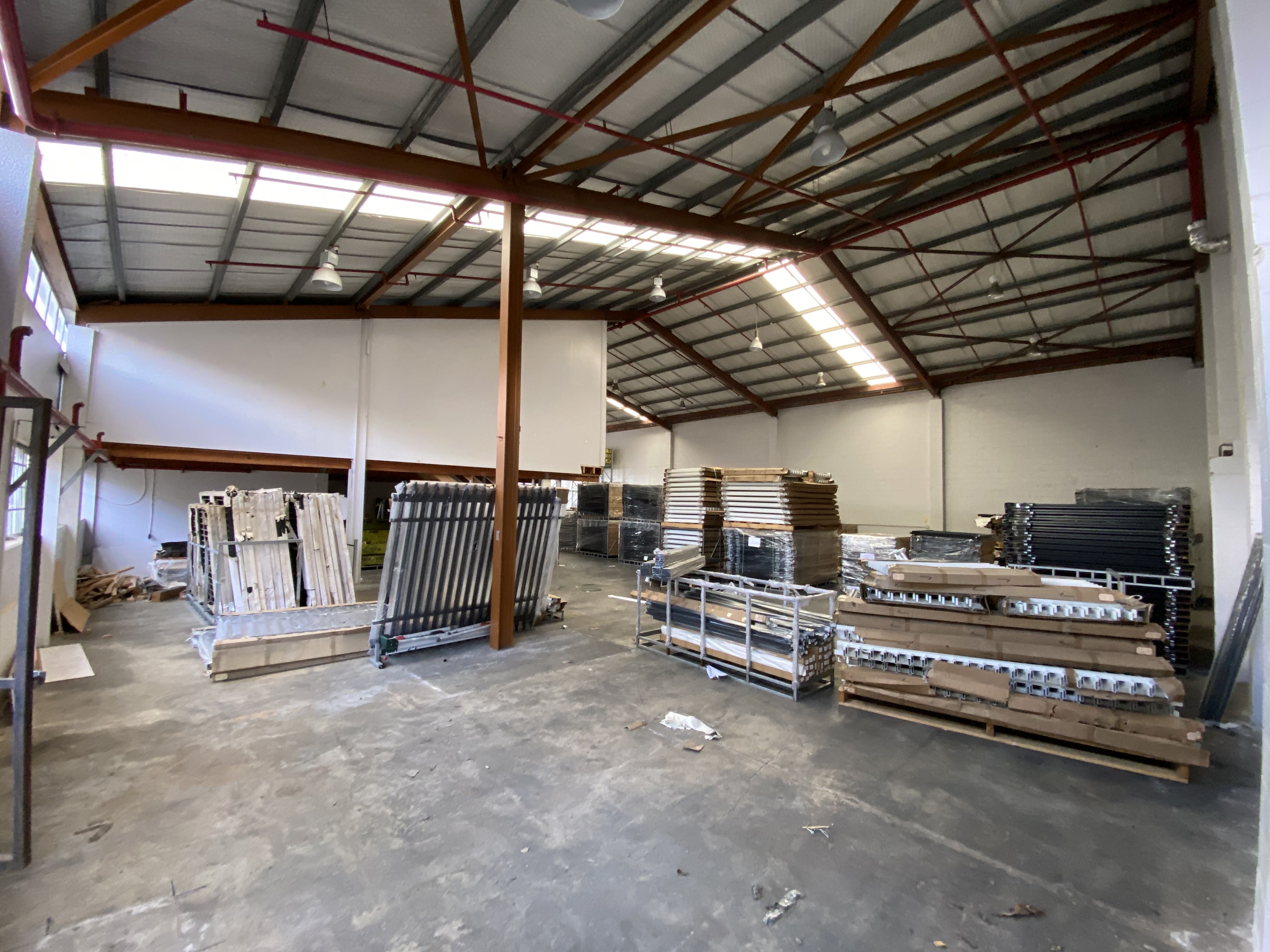 867SQM Functioinal Warehouse & Yard on Patiki Road