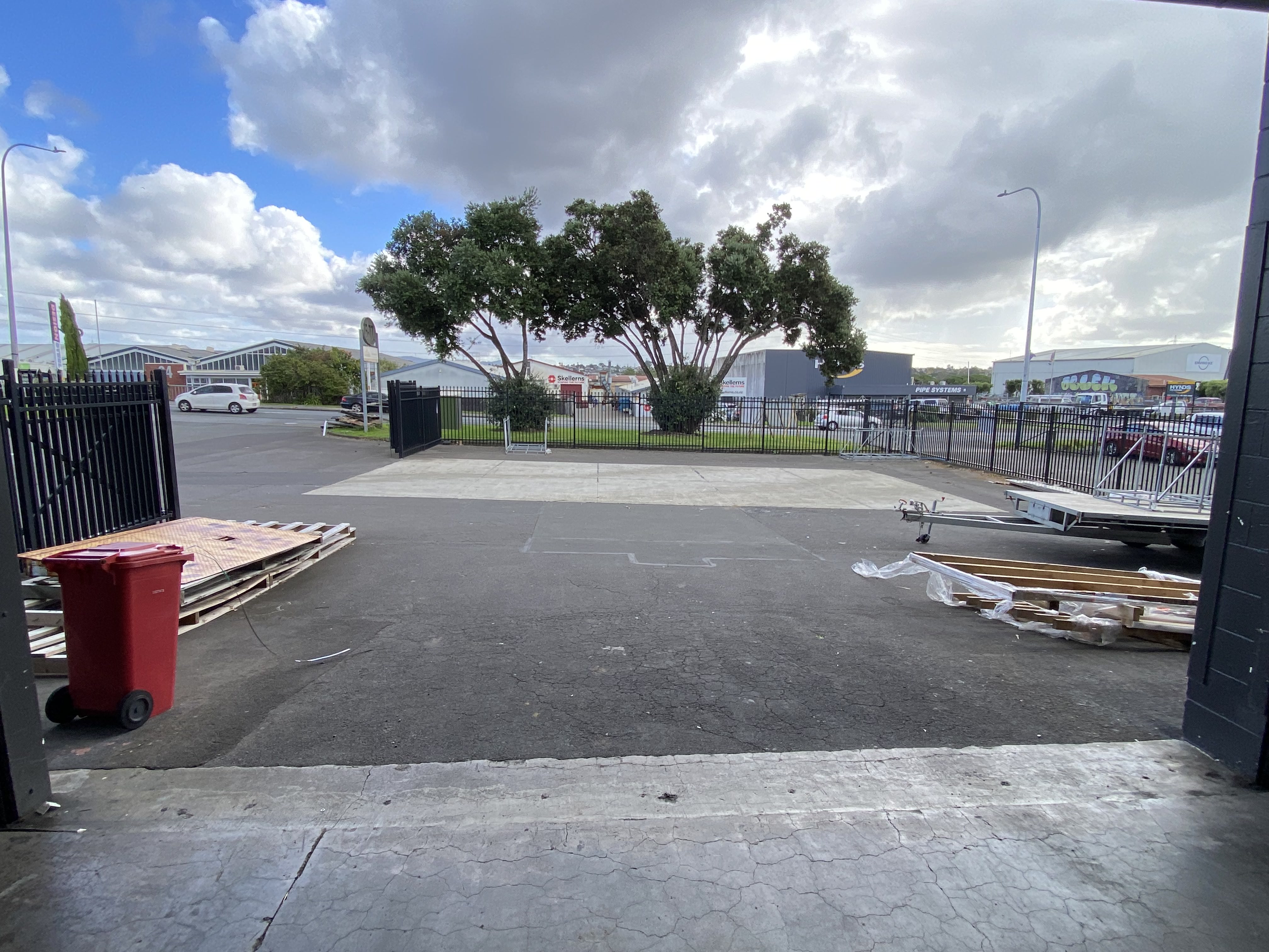 867SQM Functioinal Warehouse & Yard on Patiki Road