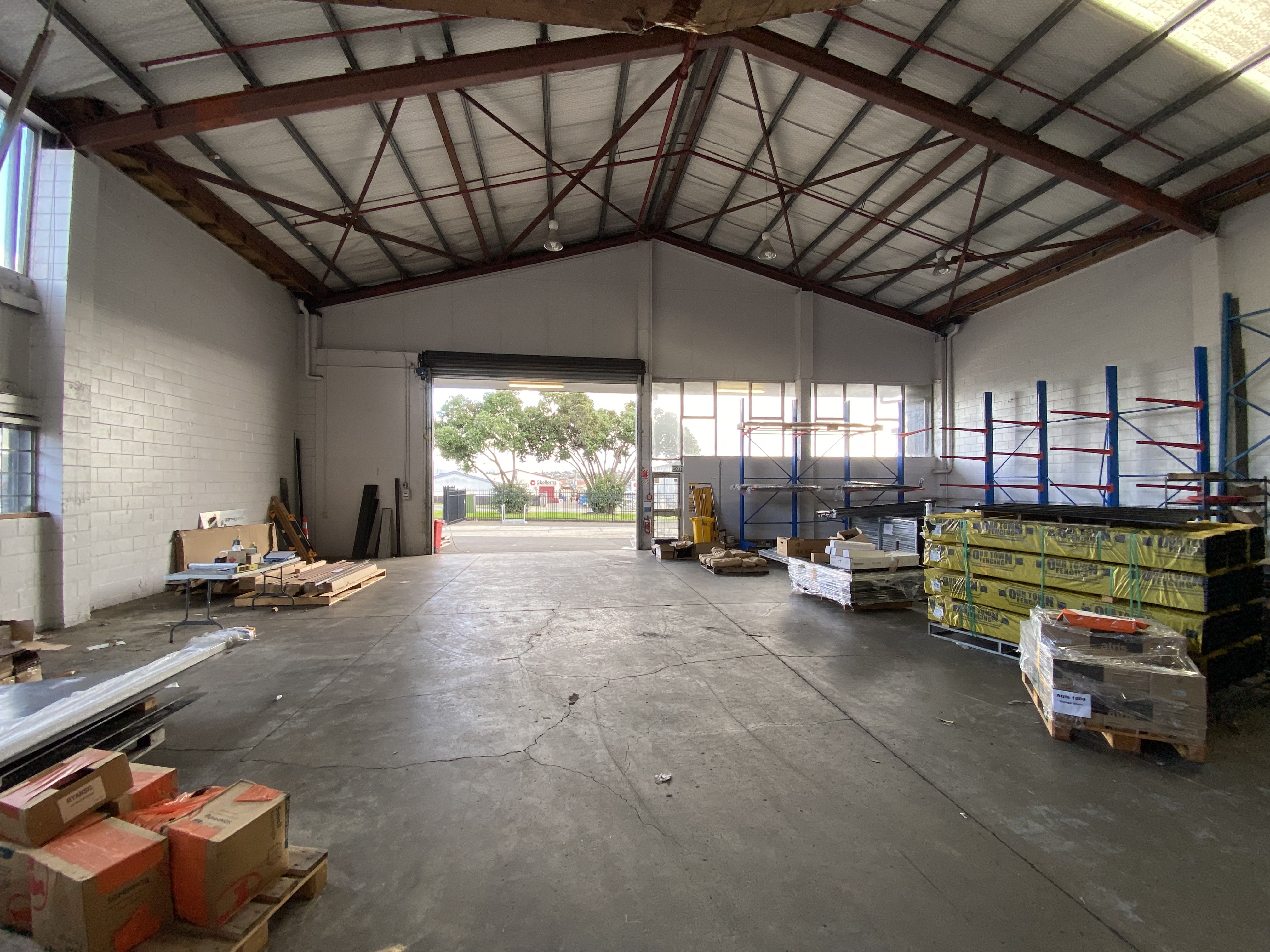 867SQM Functioinal Warehouse & Yard on Patiki Road
