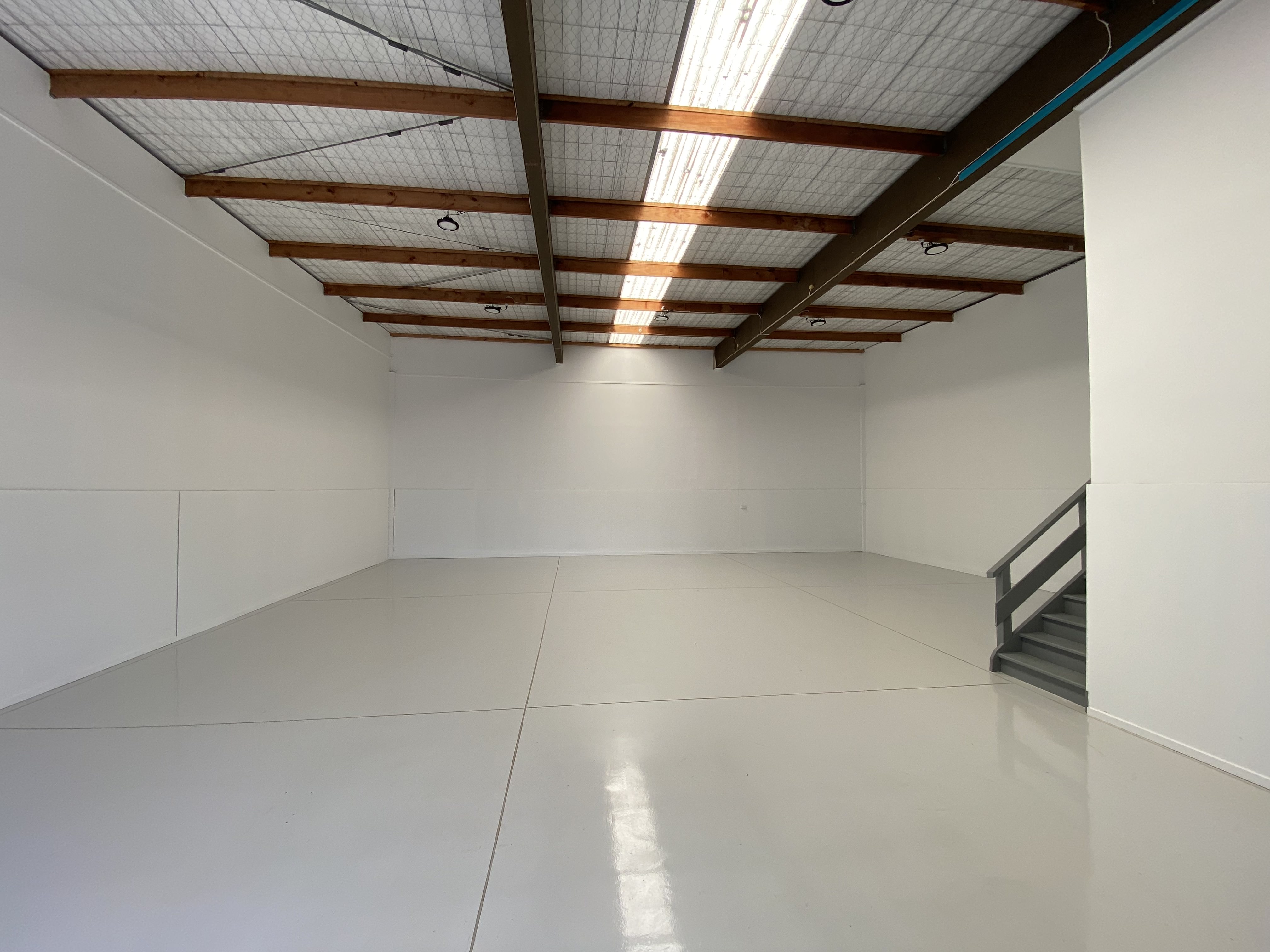 Commercial for rent in Waitakere City, 3/43 The Concourse,, Henderson, 220 m²