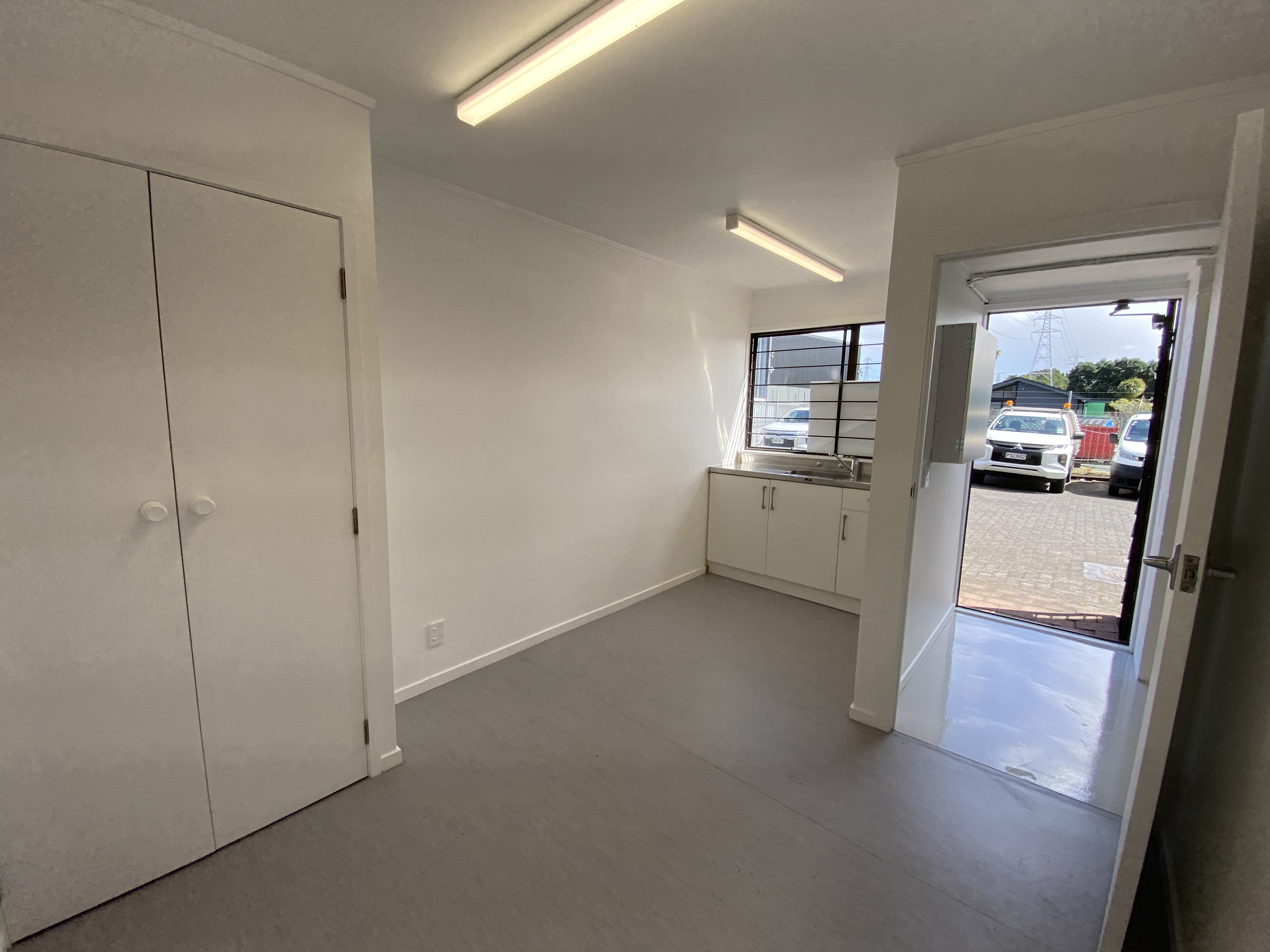 Commercial for rent in Waitakere City, 3/43 The Concourse,, Henderson, 220 m²