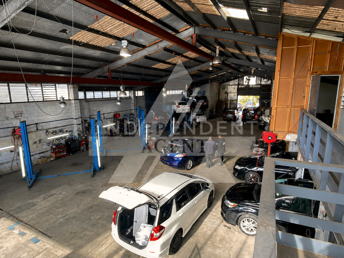 900m2 Warehouse with Gantry Cranes, 3 Phase power