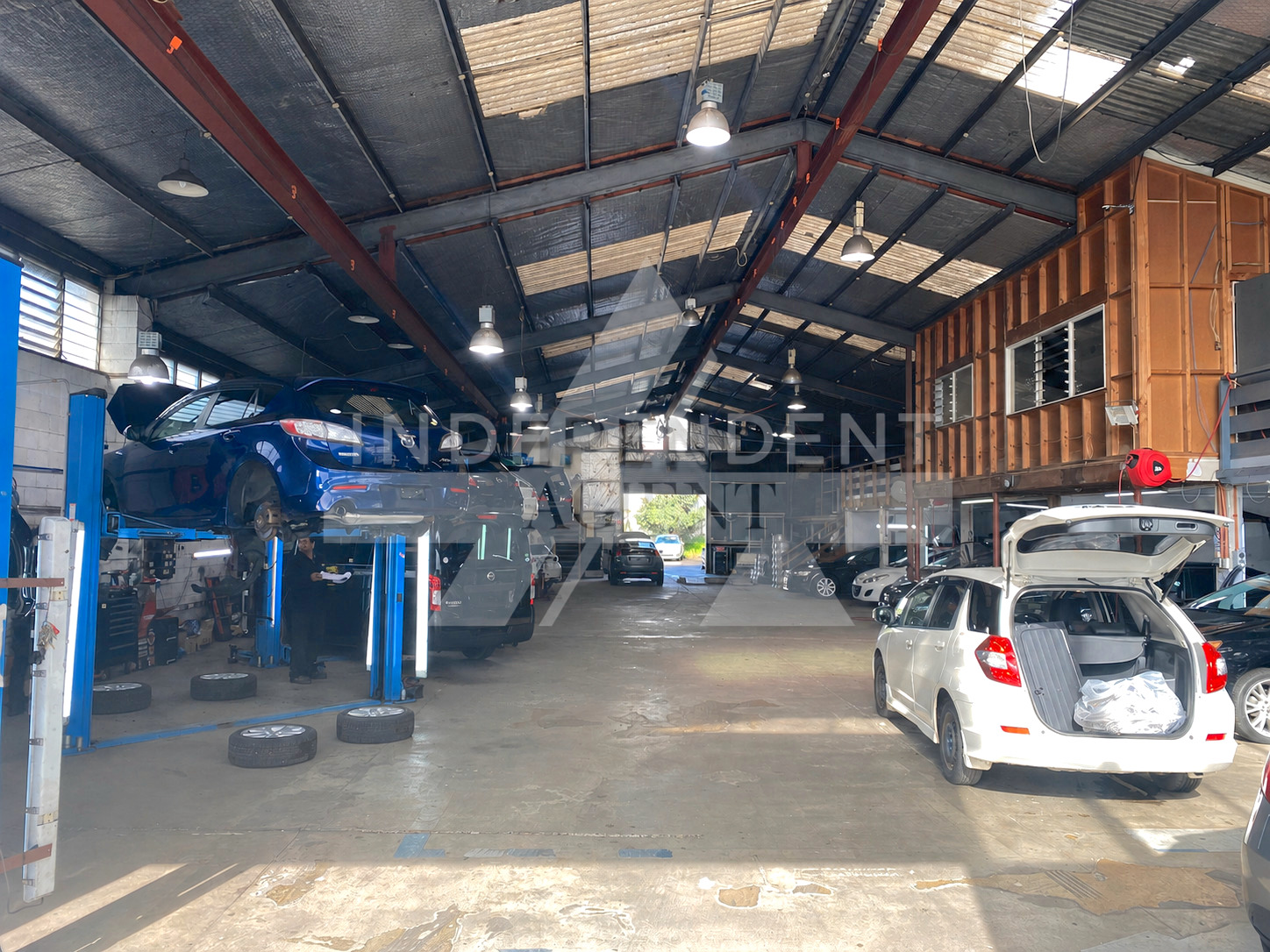 900m2 Warehouse with Gantry Cranes, 3 Phase power